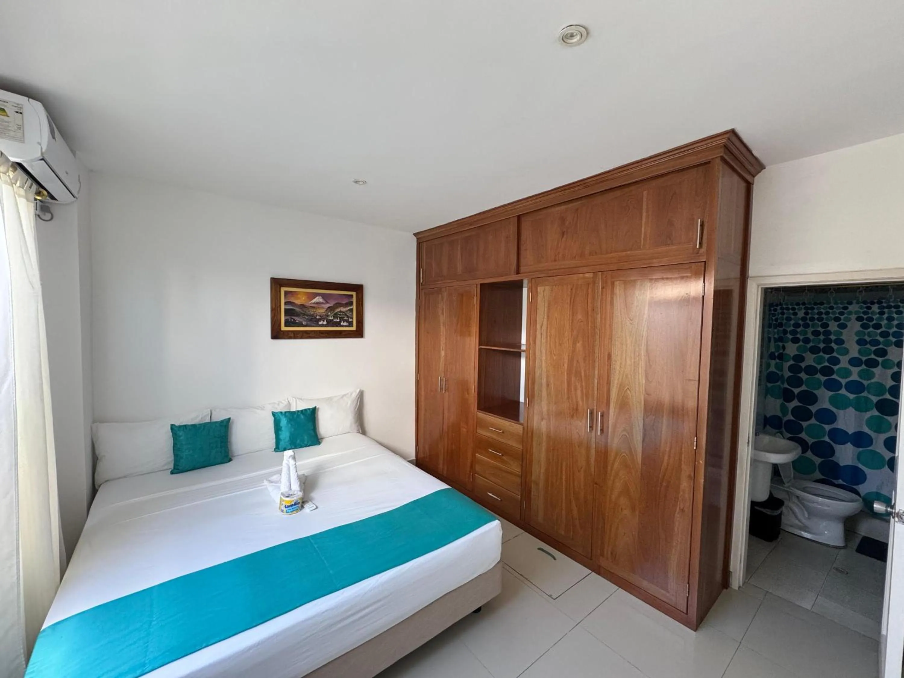 Bathroom, Bed in El Rincón de George