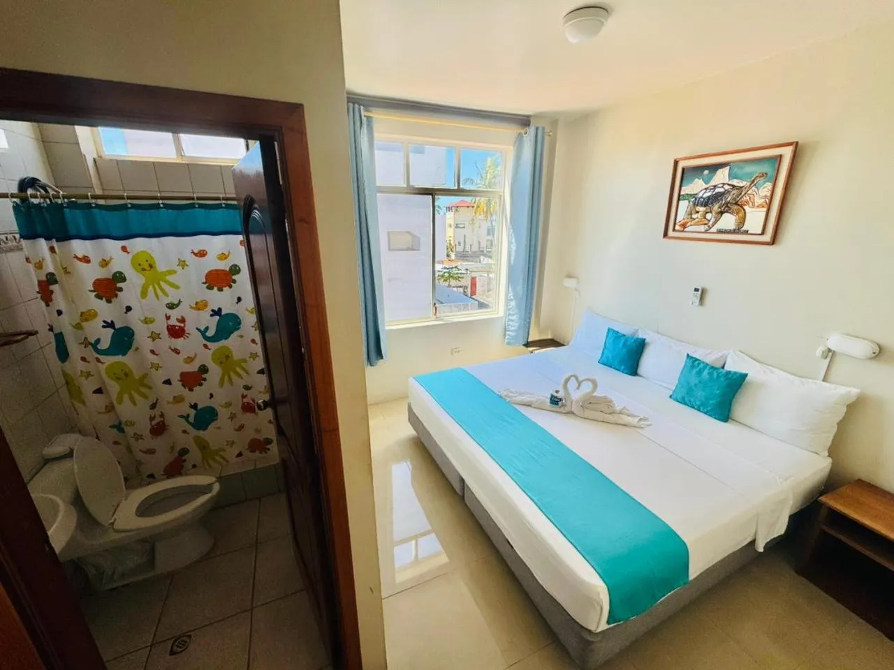 towels, Bed in El Rincón de George