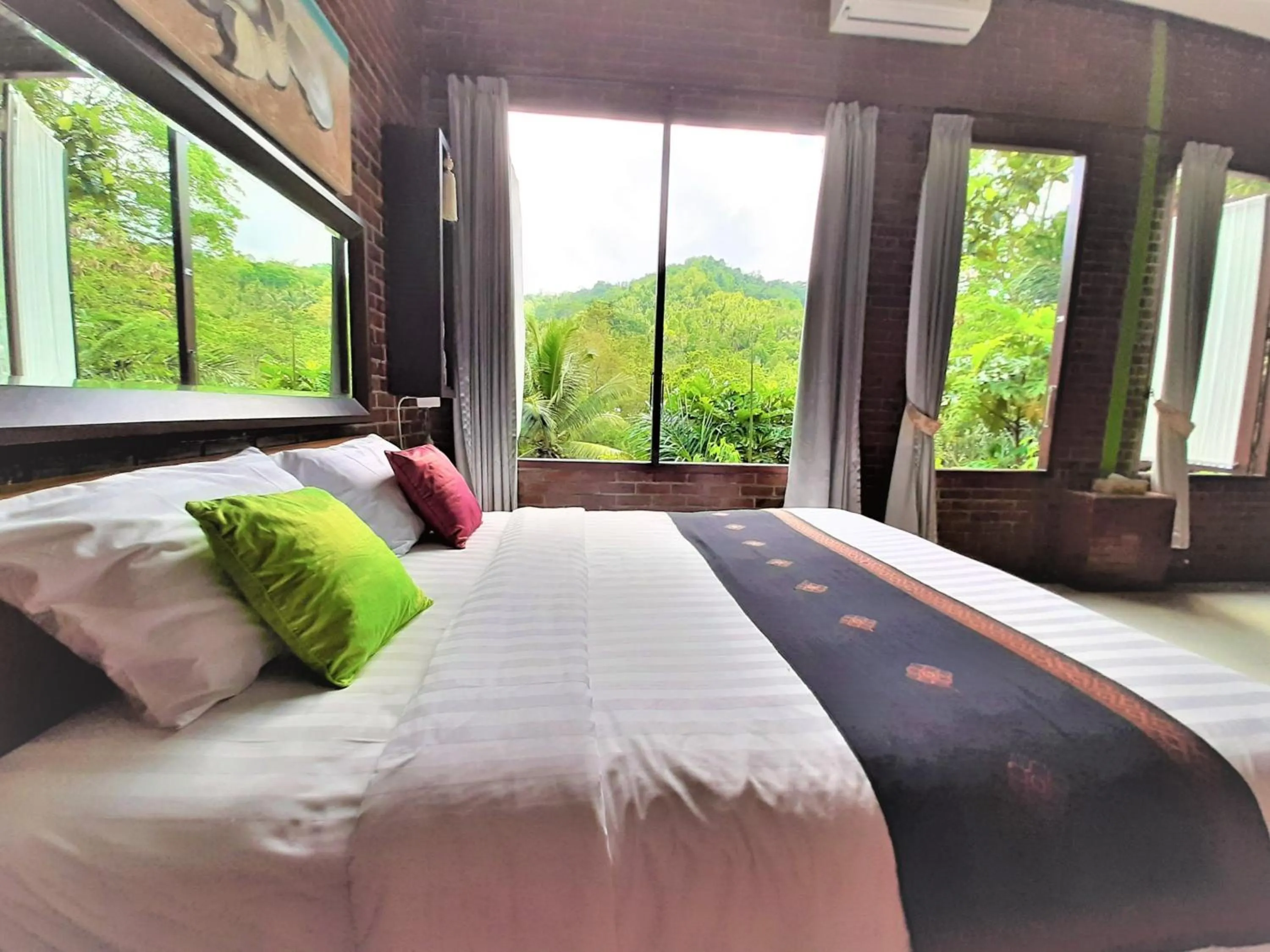 Photo of the whole room, Bed in Astana Swaha Villa