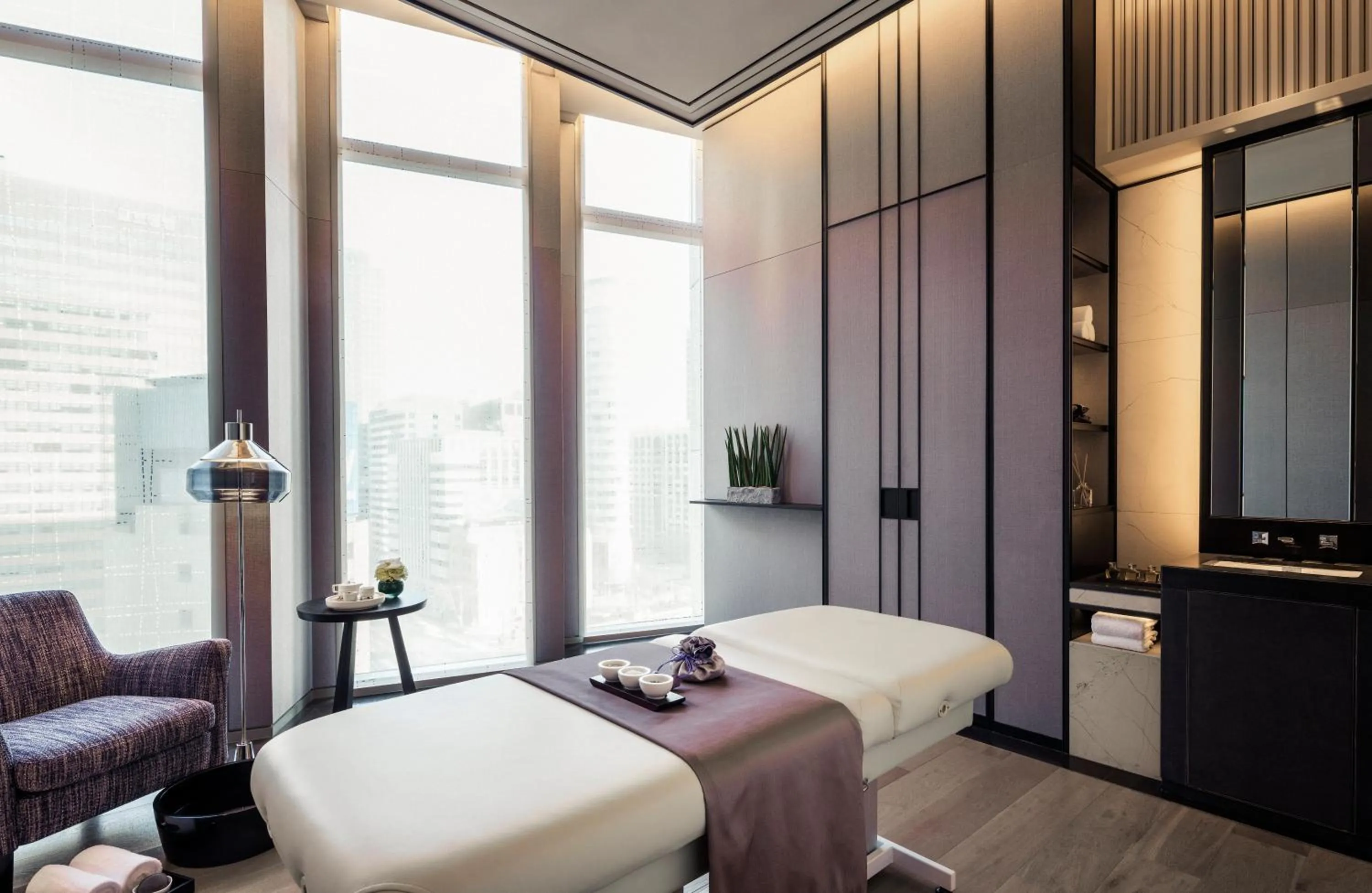 Massage, Bed in Four Seasons Hotel Seoul