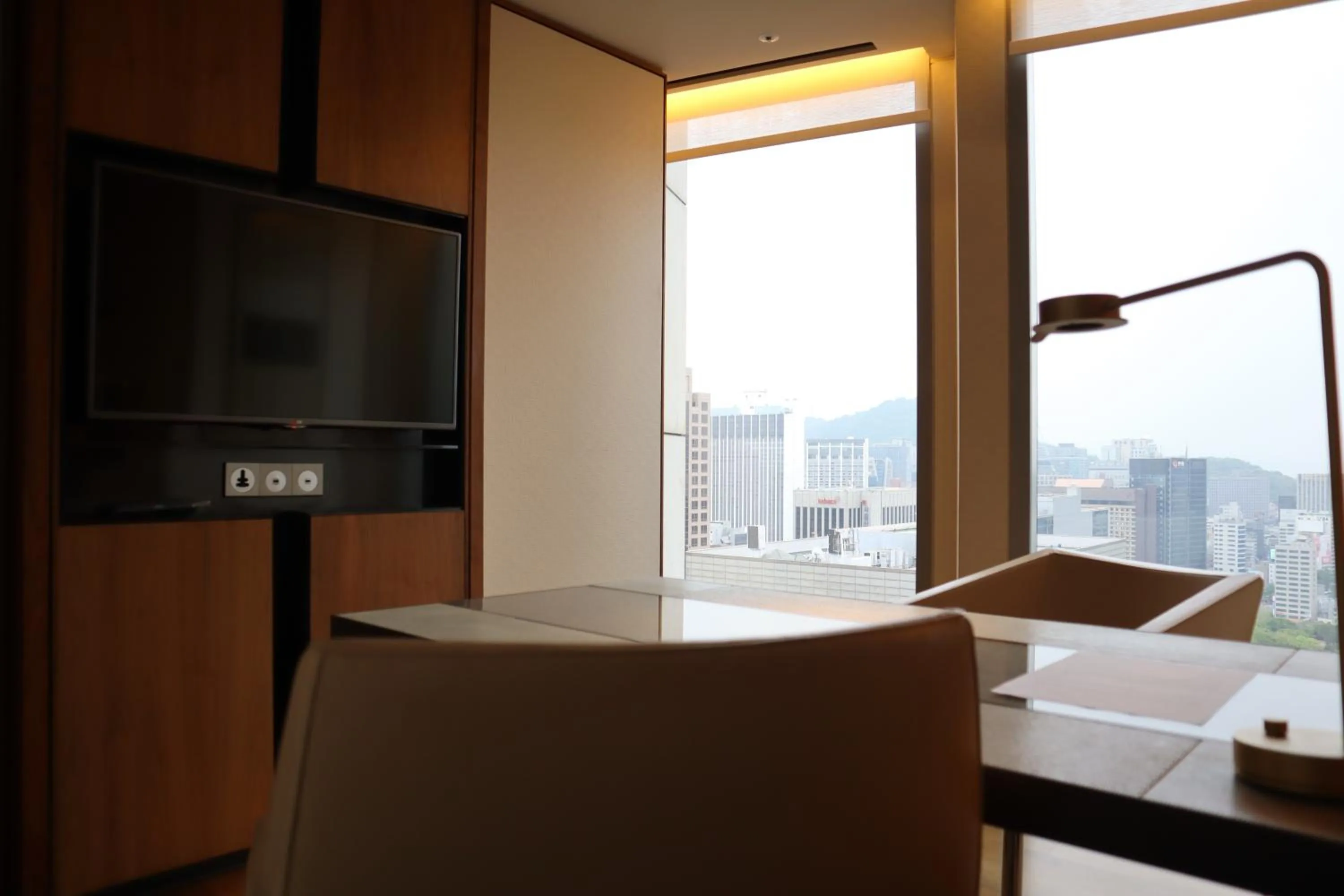 Bed in Four Seasons Hotel Seoul