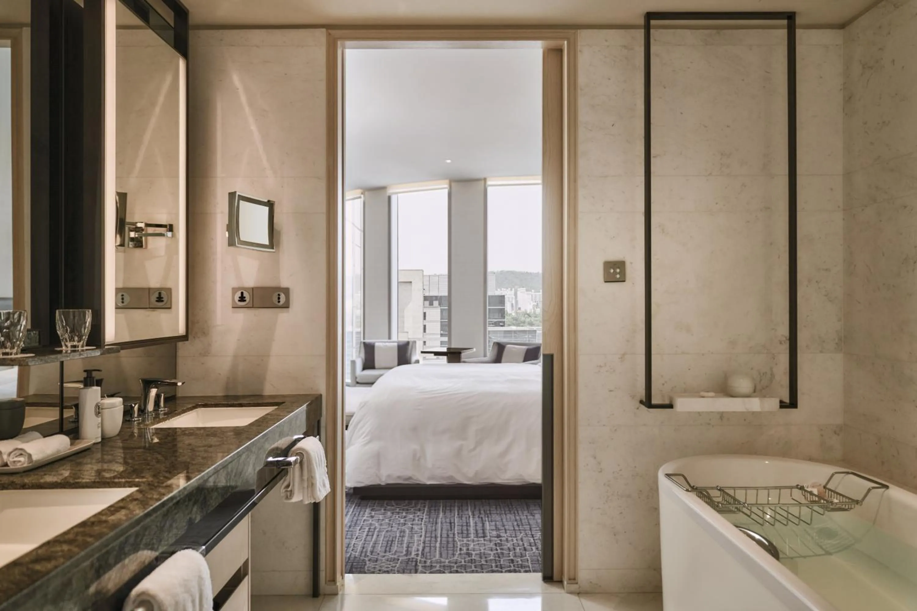 Bathroom, Bed in Four Seasons Hotel Seoul
