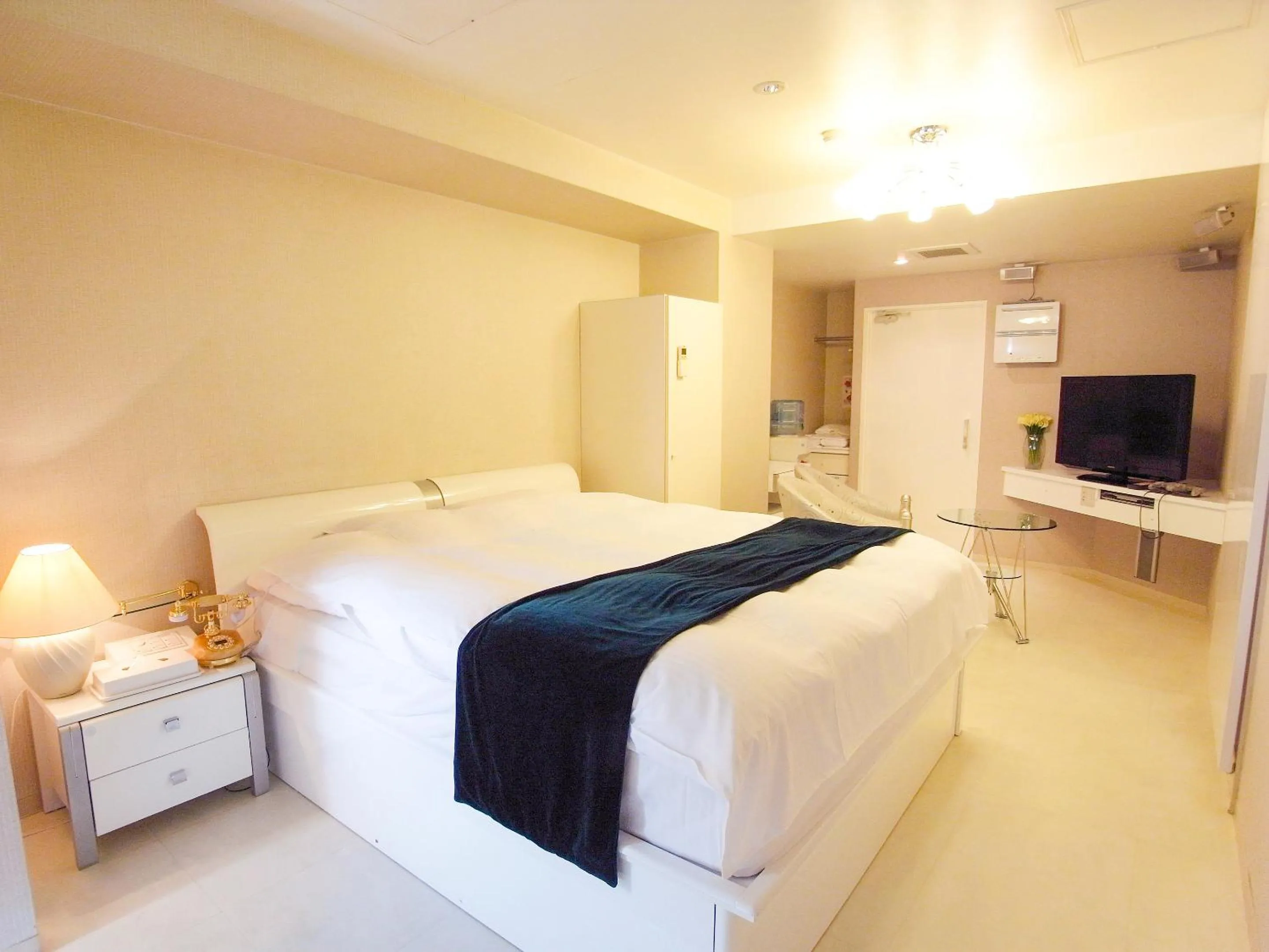 Bed in V Hotel (Adult Only)