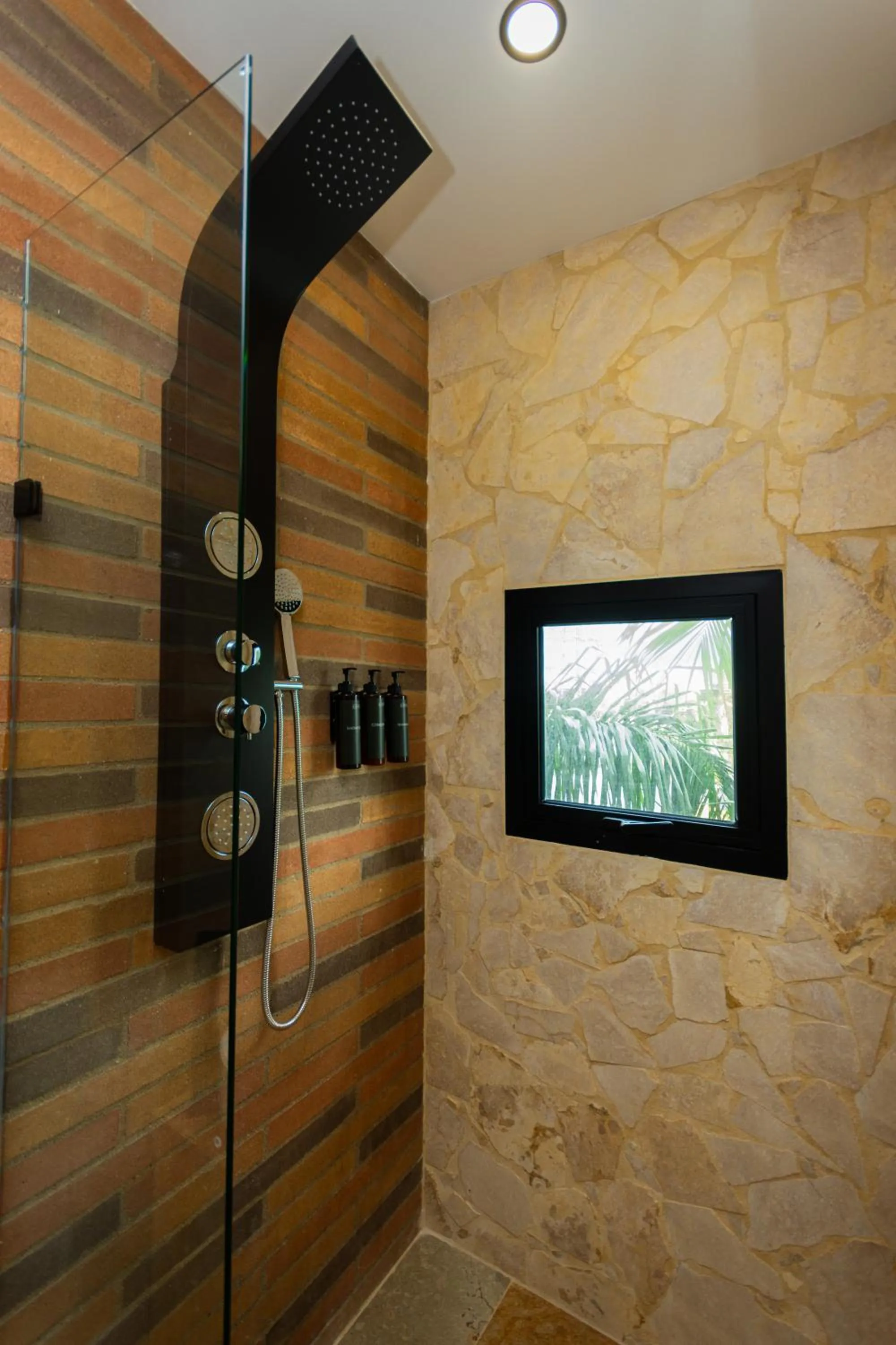 Shower in Hotel Boutique Obelisco