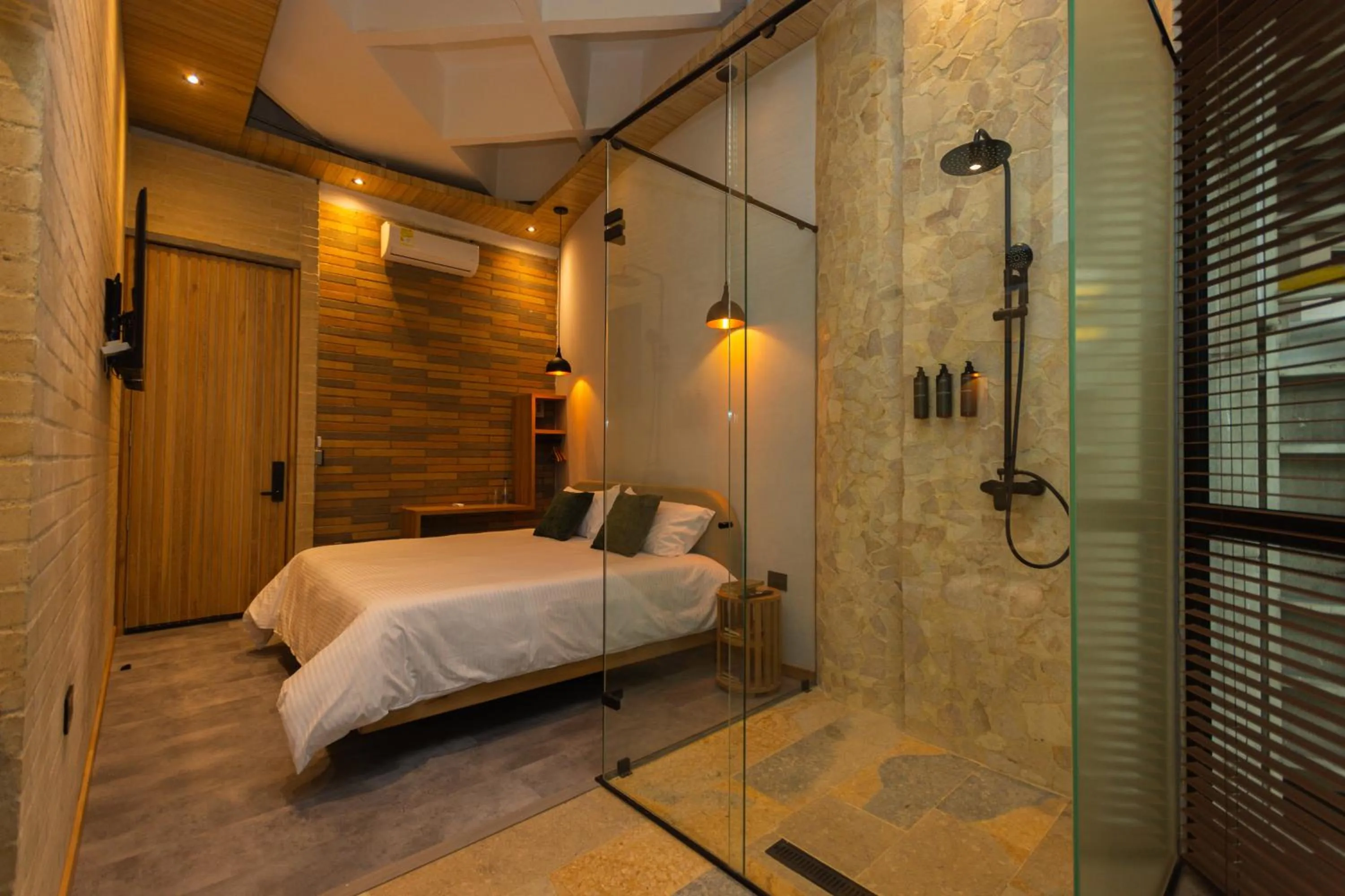 Shower, Bed in Hotel Boutique Obelisco
