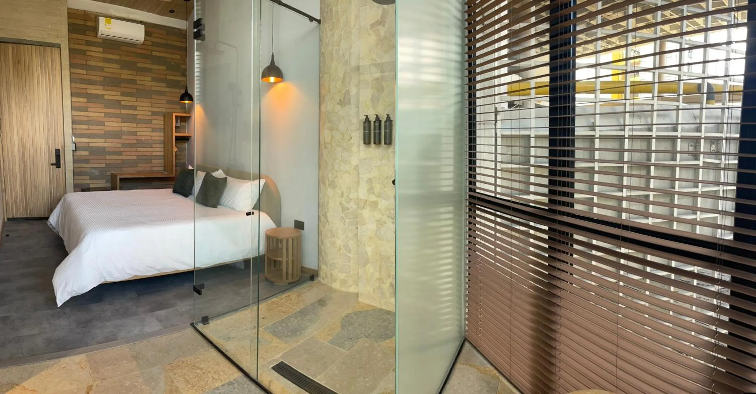 Shower, Bed in Hotel Boutique Obelisco