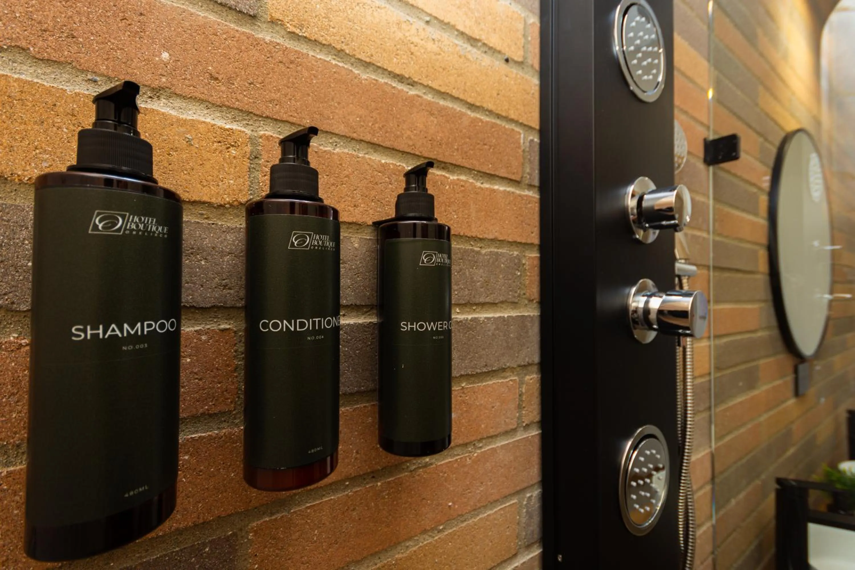 Shower in Hotel Boutique Obelisco