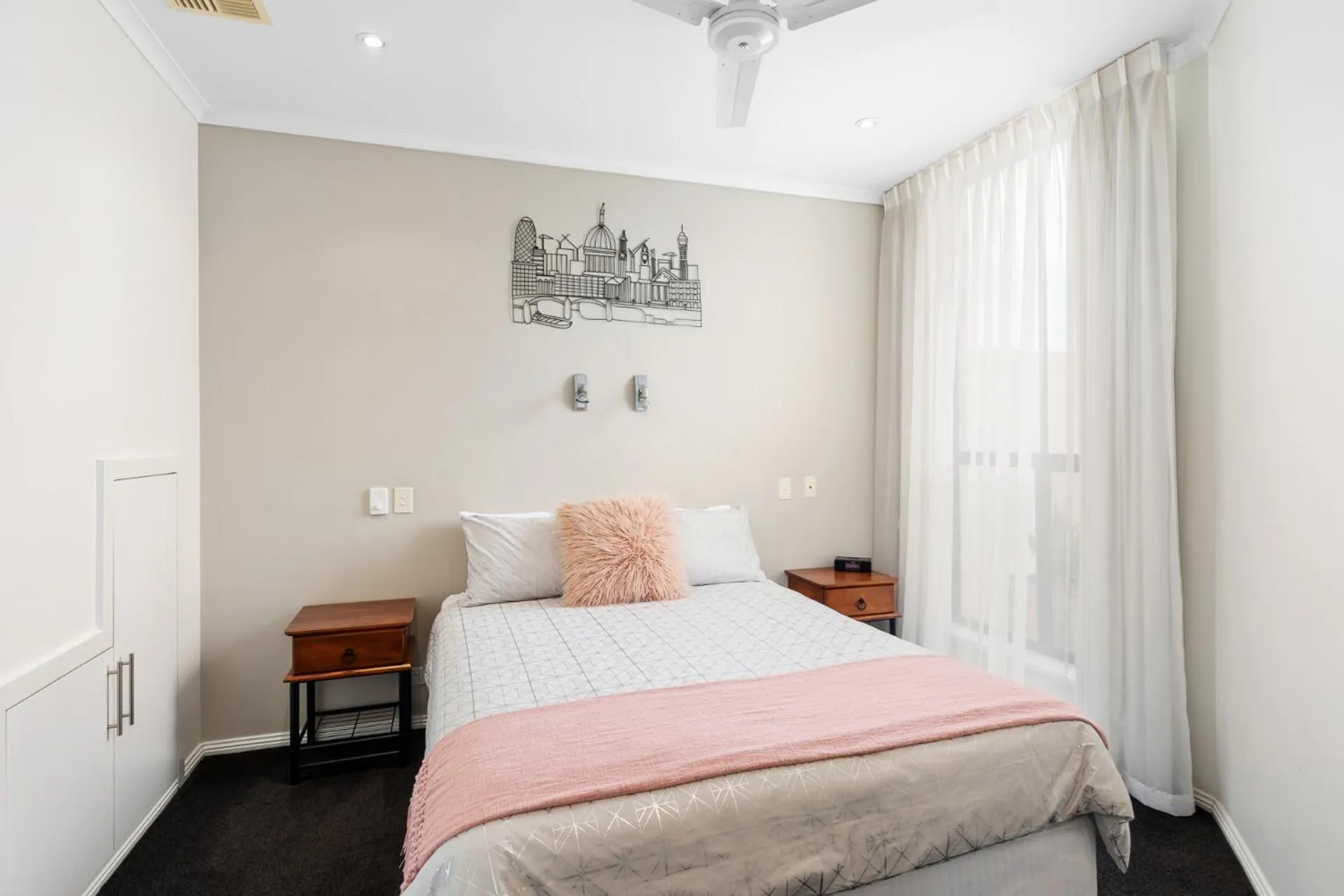 Bed in Merlot Verdelho Townhouses