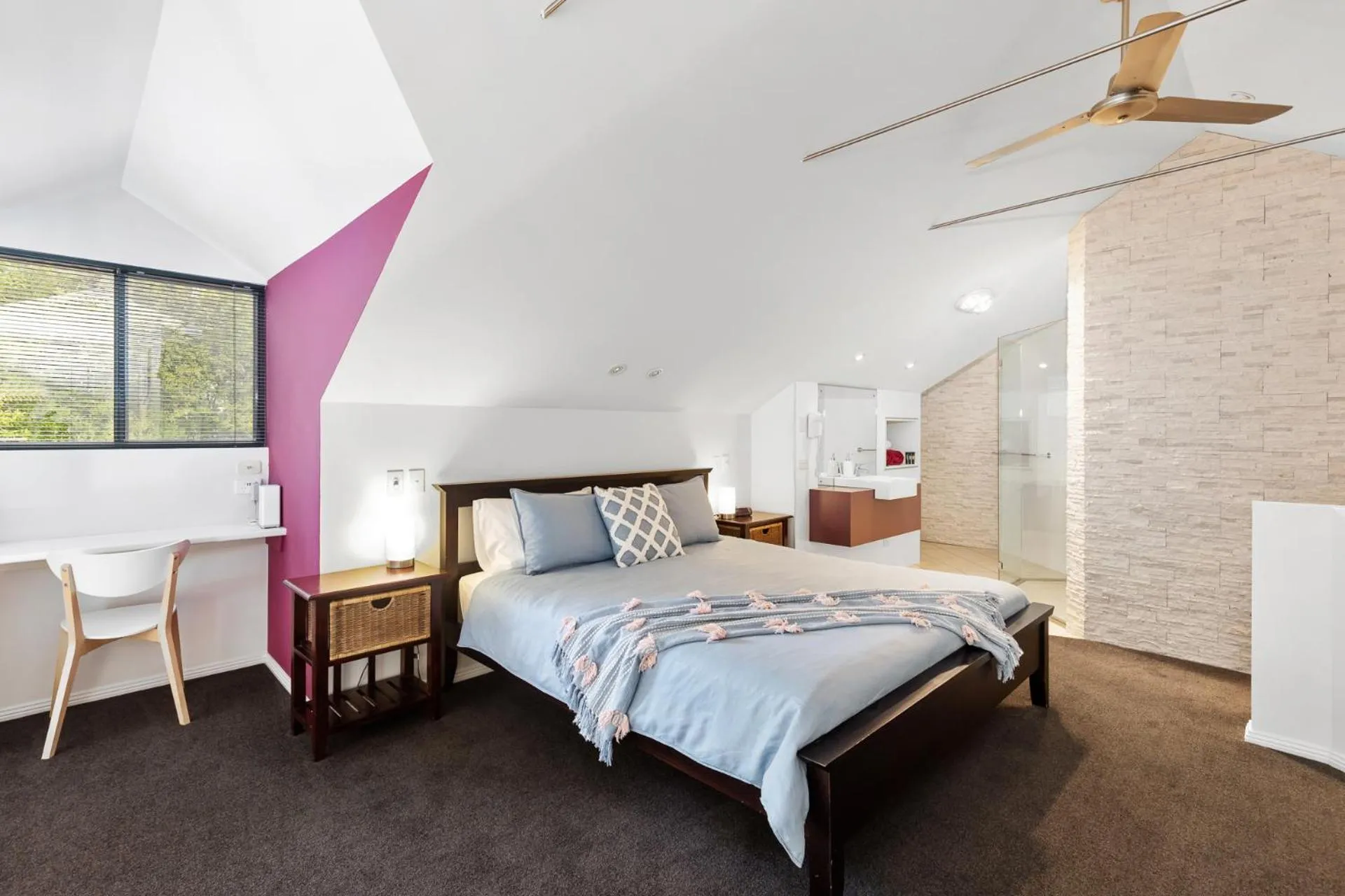 Bed in Merlot Verdelho Townhouses