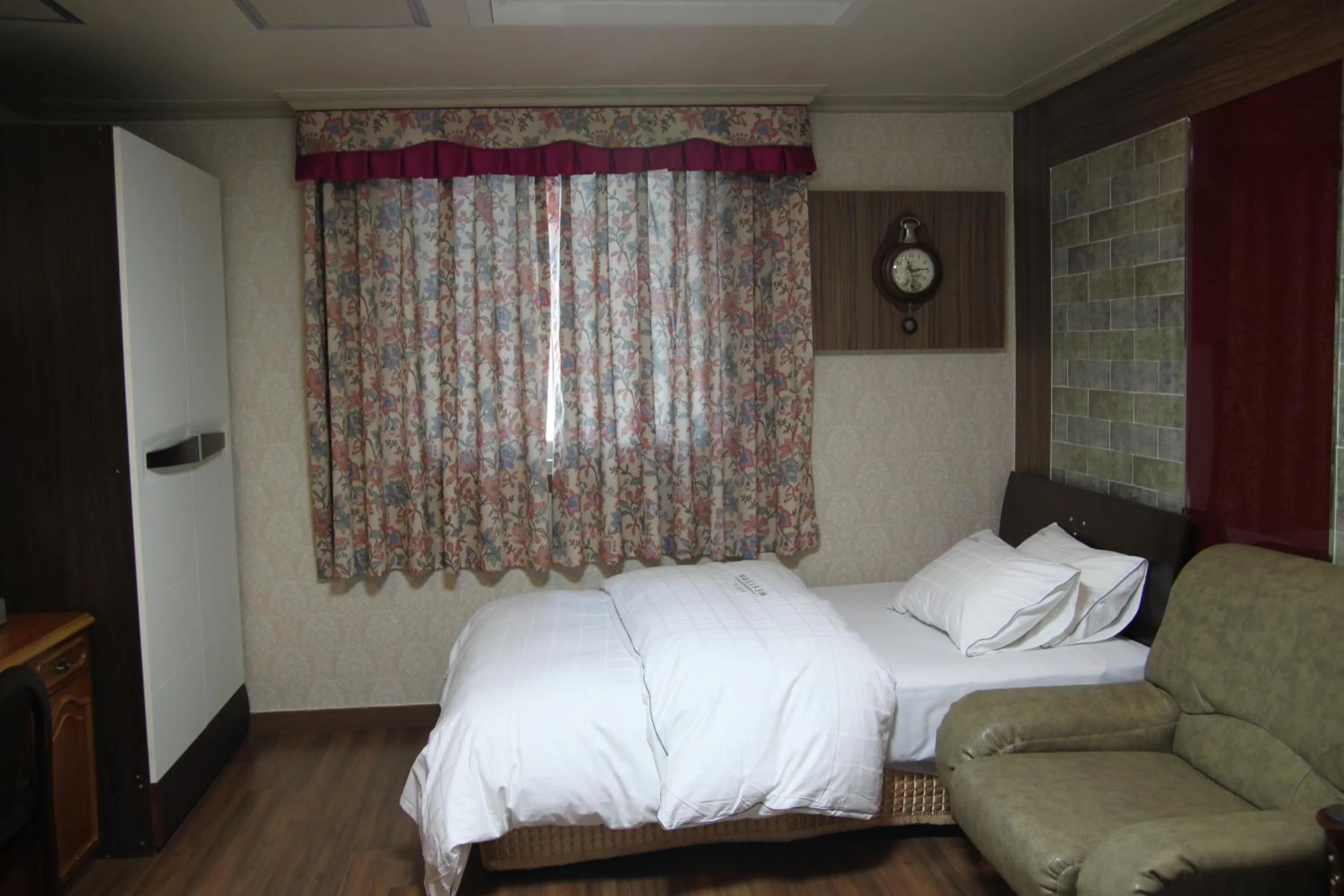 Decorative detail, Bed in Gunsan Western Hotel