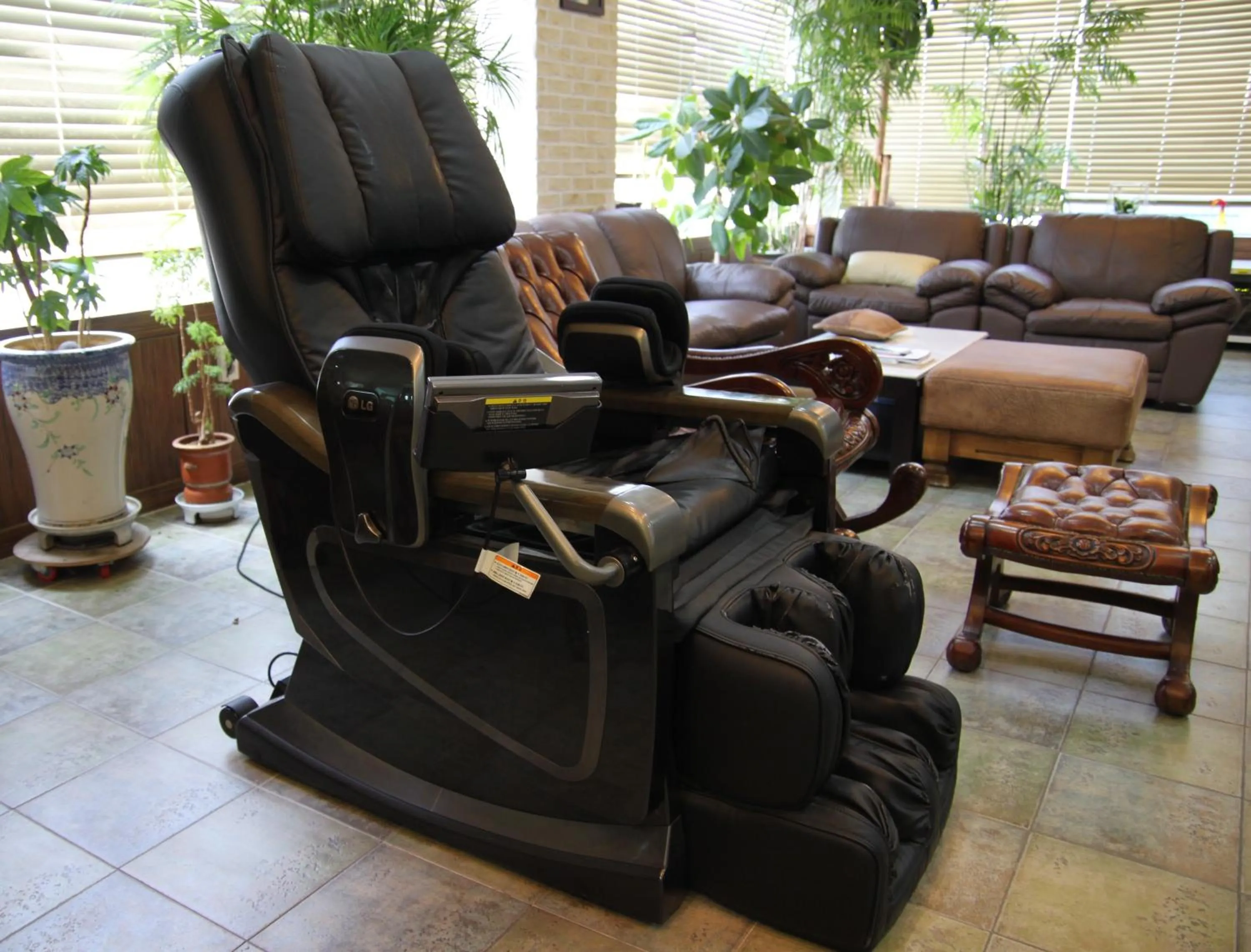 Communal lounge/ TV room in Gunsan Western Hotel