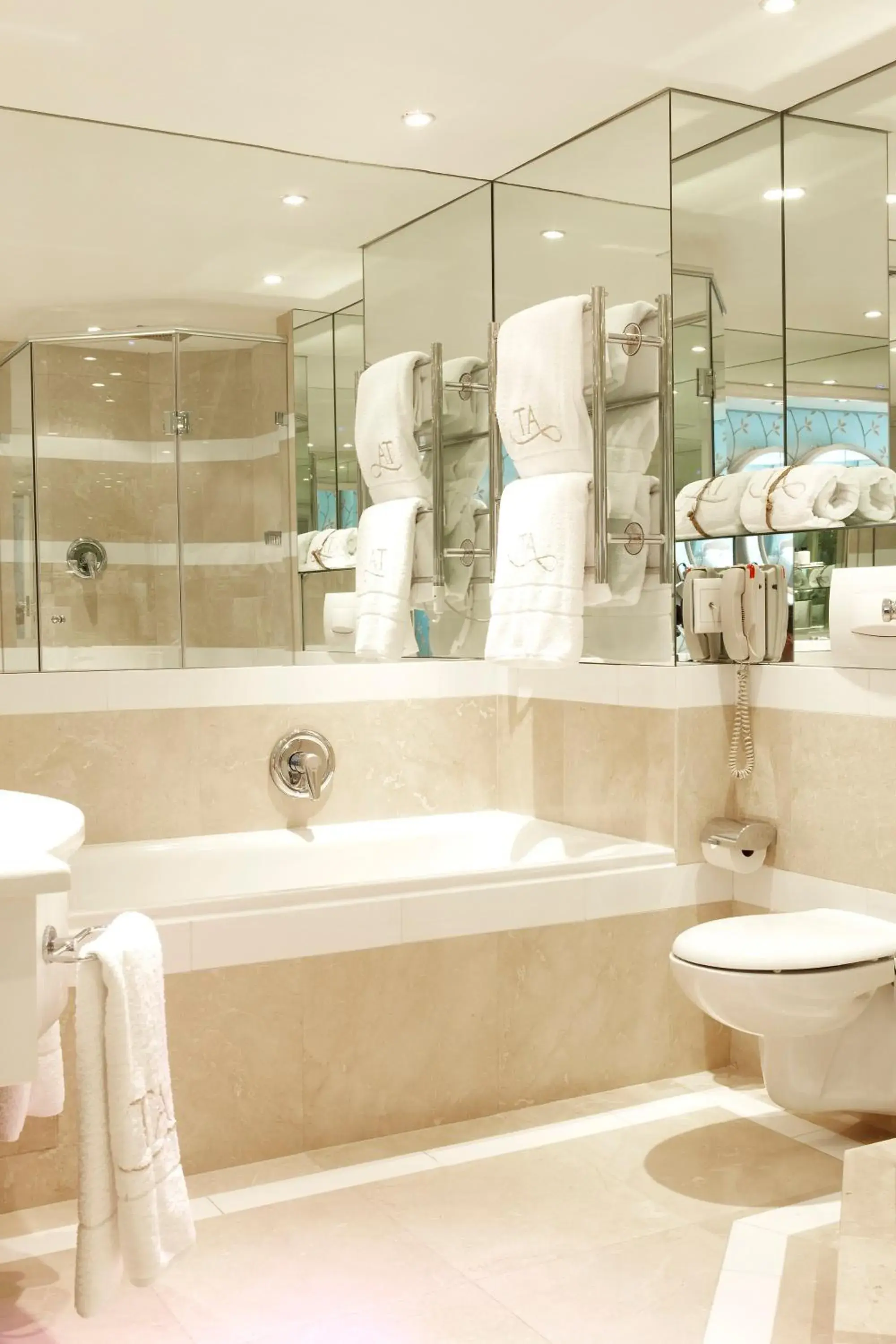 Classic Room in Twelve Apostles Hotel & Spa Classic Room in Twelve Apostles Hotel & Spa