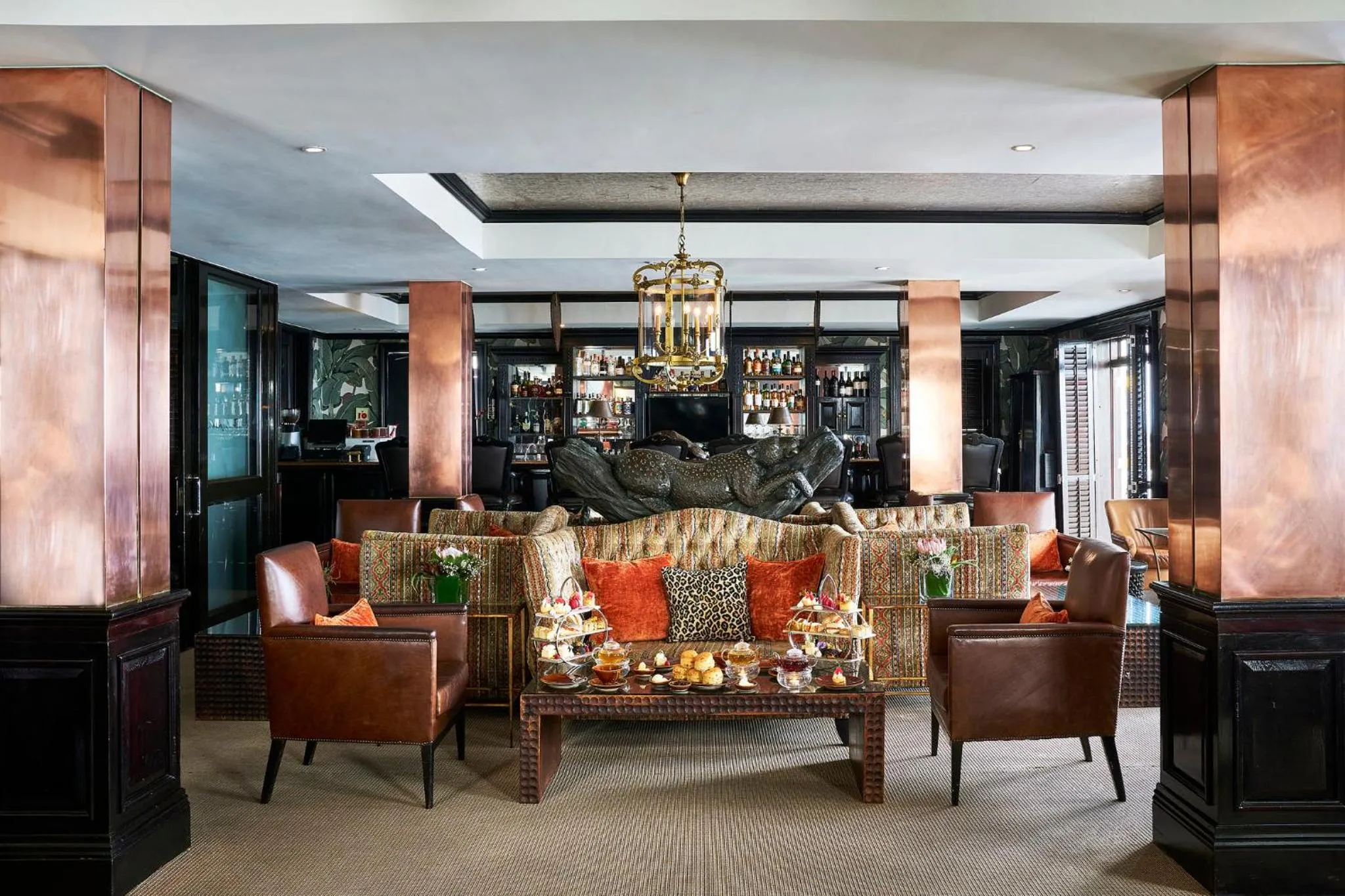 Lounge or bar in Twelve Apostles Hotel & Spa