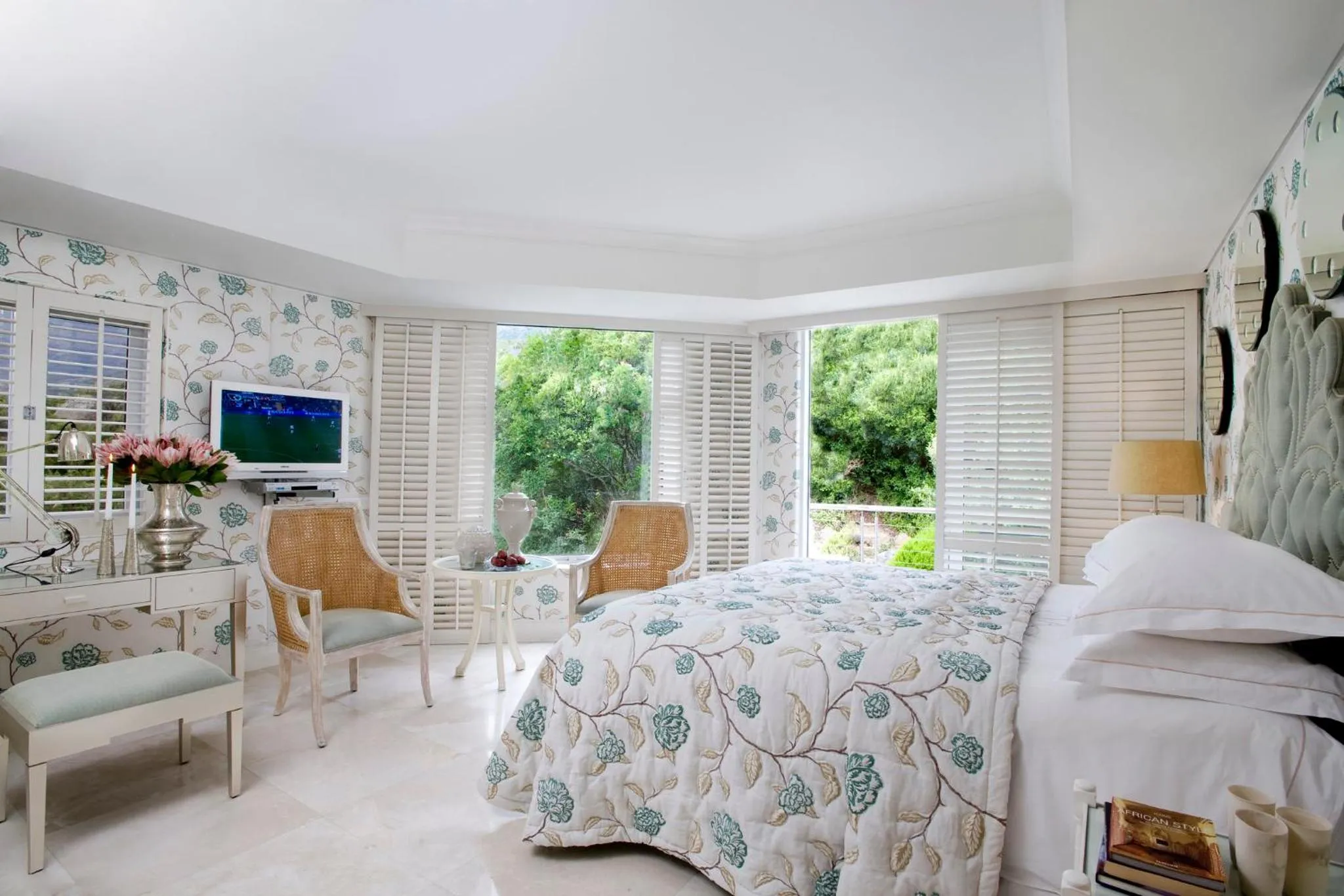 Photo of the whole room, Bed in Twelve Apostles Hotel & Spa