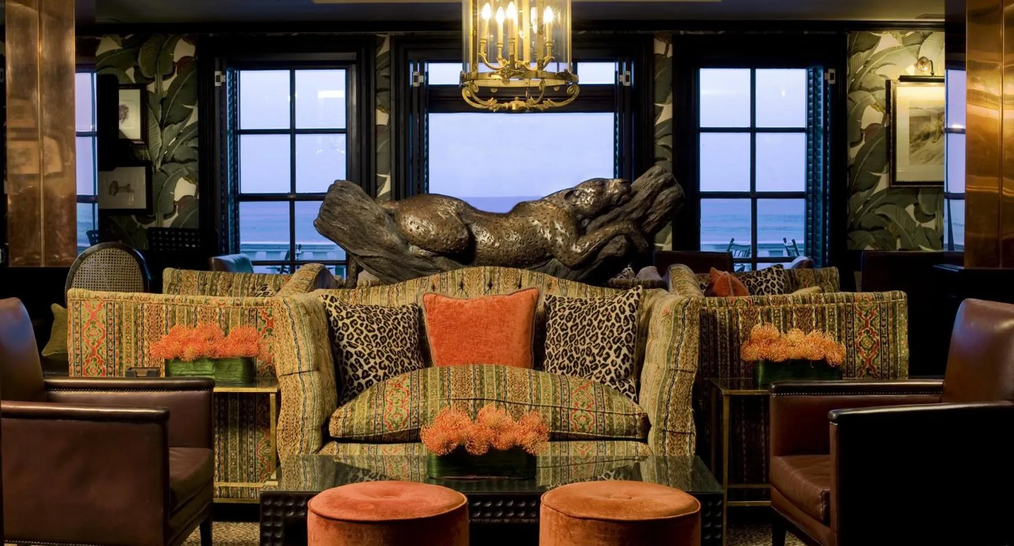 Lounge or bar in Twelve Apostles Hotel & Spa