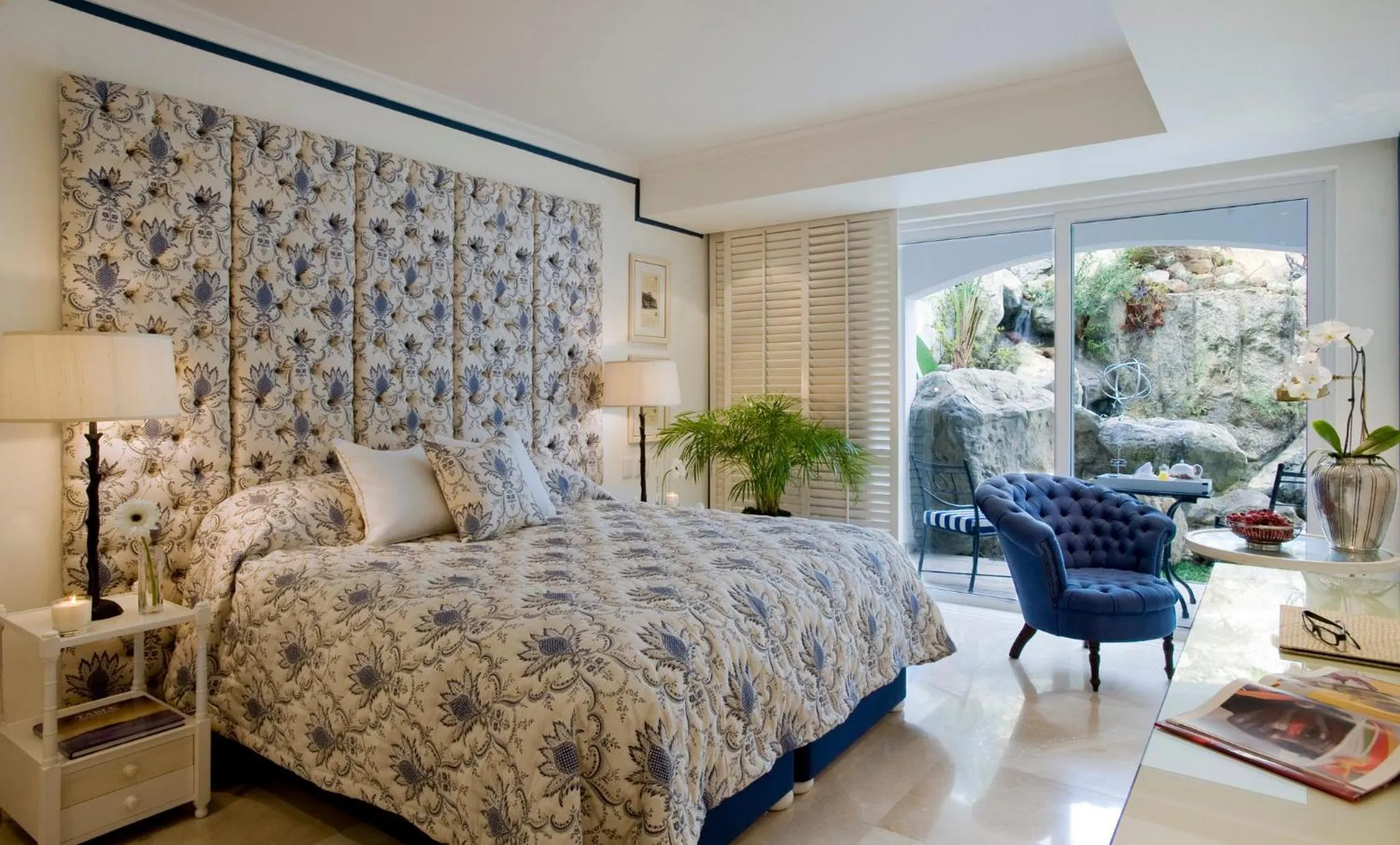 Photo of the whole room, Bed in Twelve Apostles Hotel & Spa