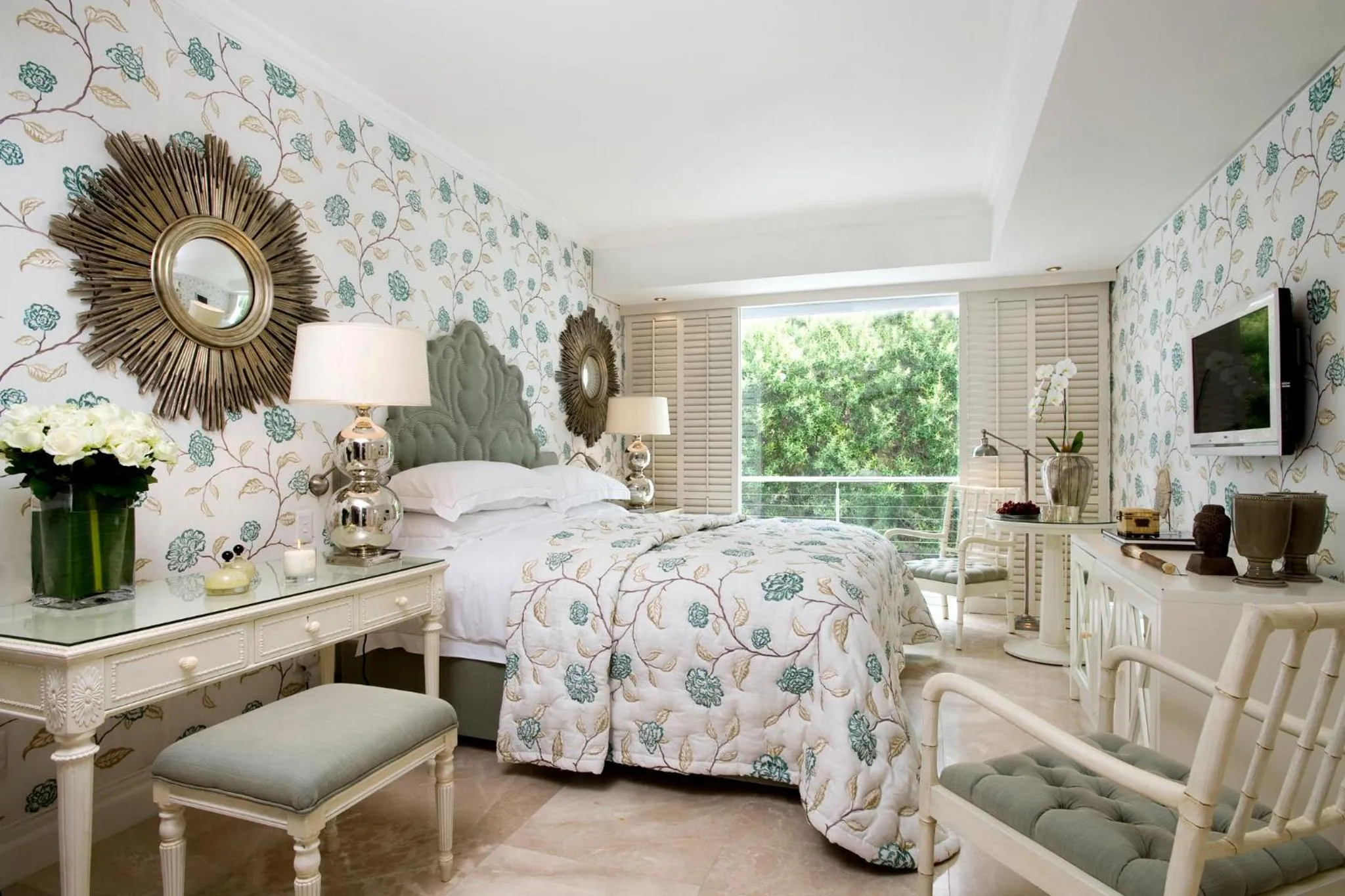 Photo of the whole room, Bed in Twelve Apostles Hotel & Spa