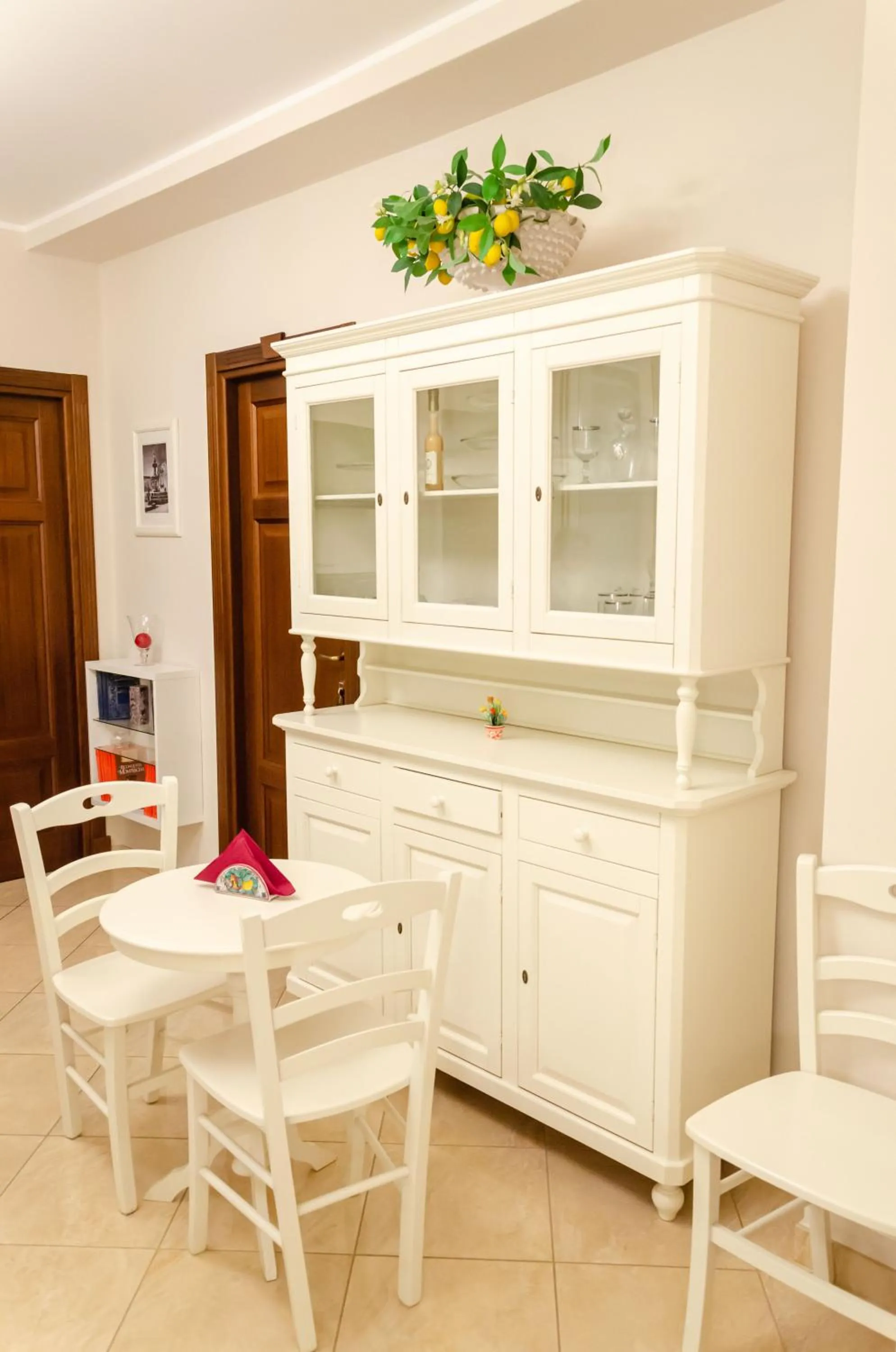 Communal lounge/ TV room in Taormina B&B