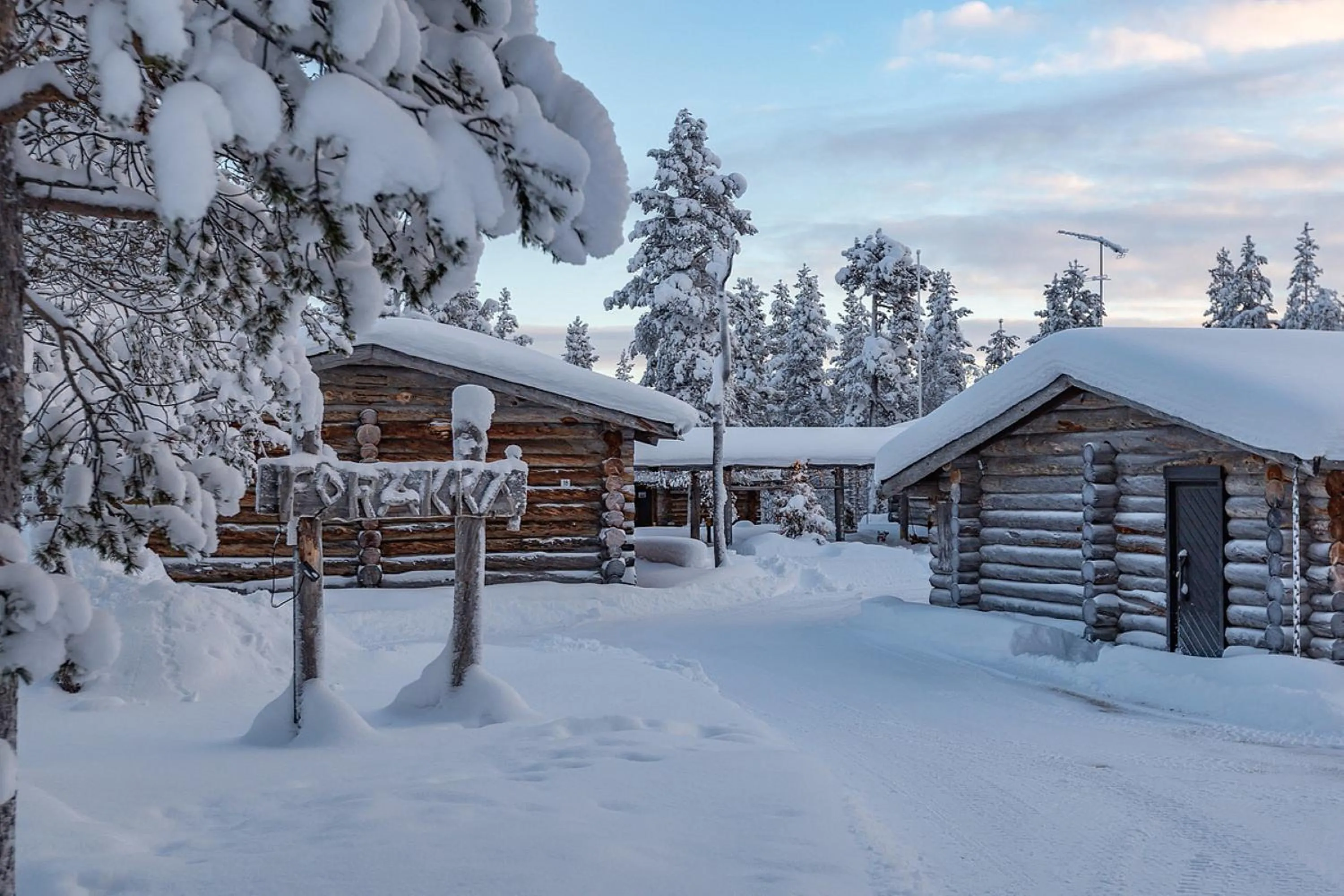 Property building in Kuukkeli Log Houses Porakka Inn