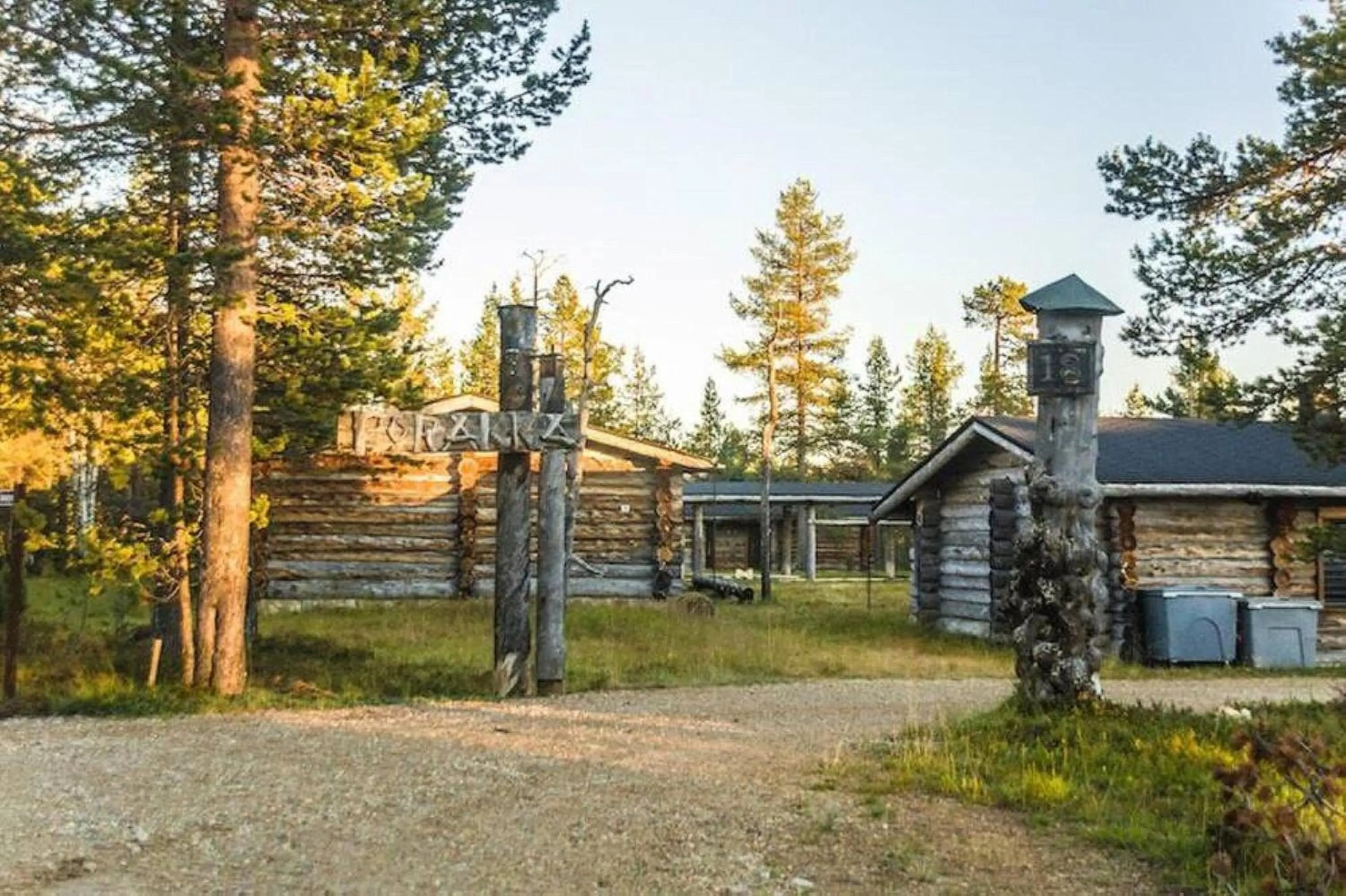 Property building in Kuukkeli Log Houses Porakka Inn
