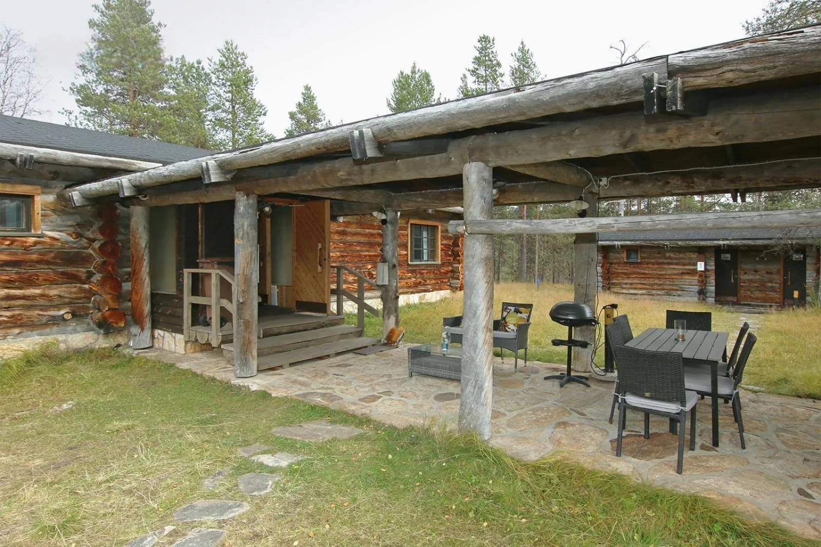 Property building in Kuukkeli Log Houses Porakka Inn