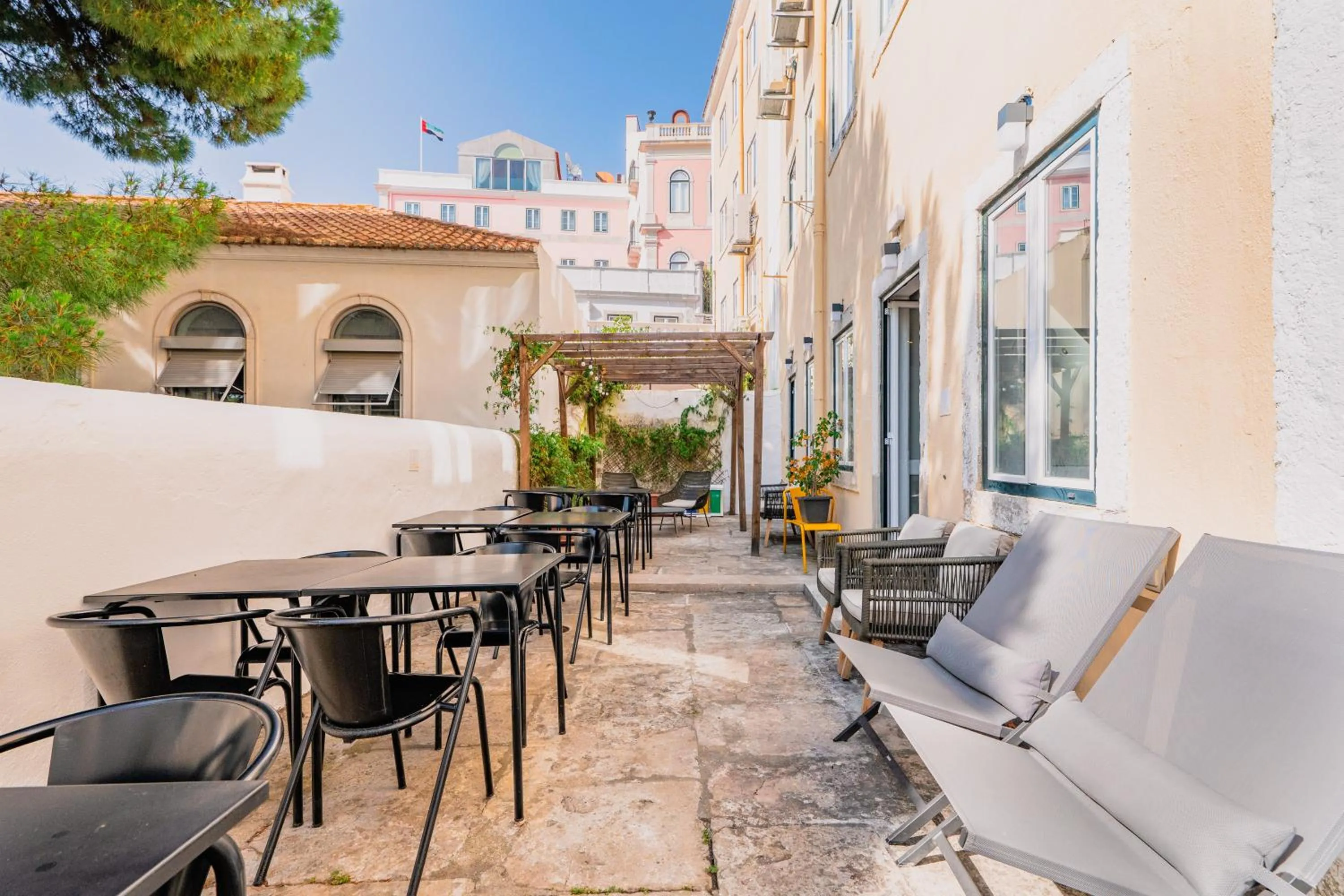 Balcony/Terrace in Casa do Jasmim by Shiadu