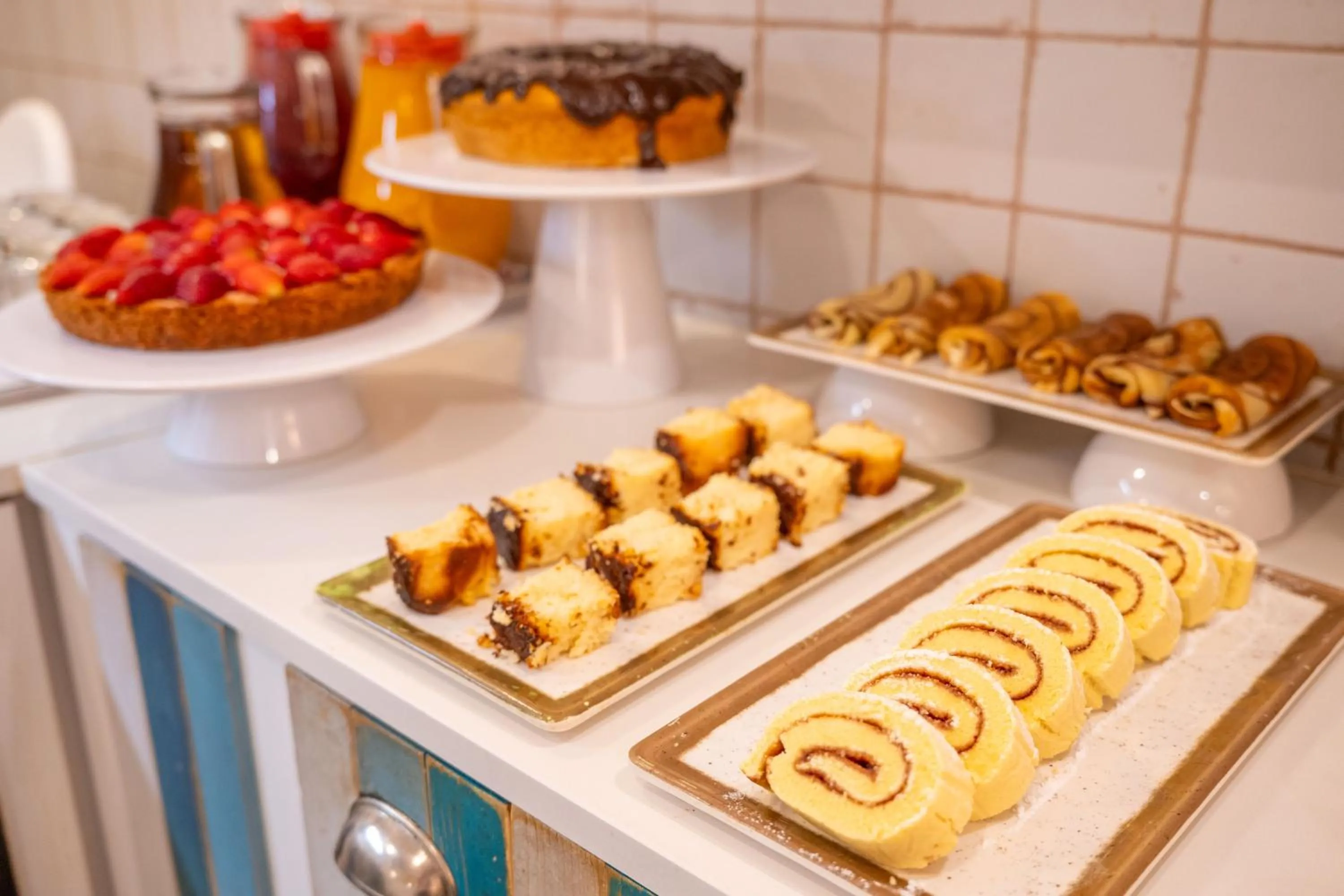 Buffet breakfast in Casa do Jasmim by Shiadu