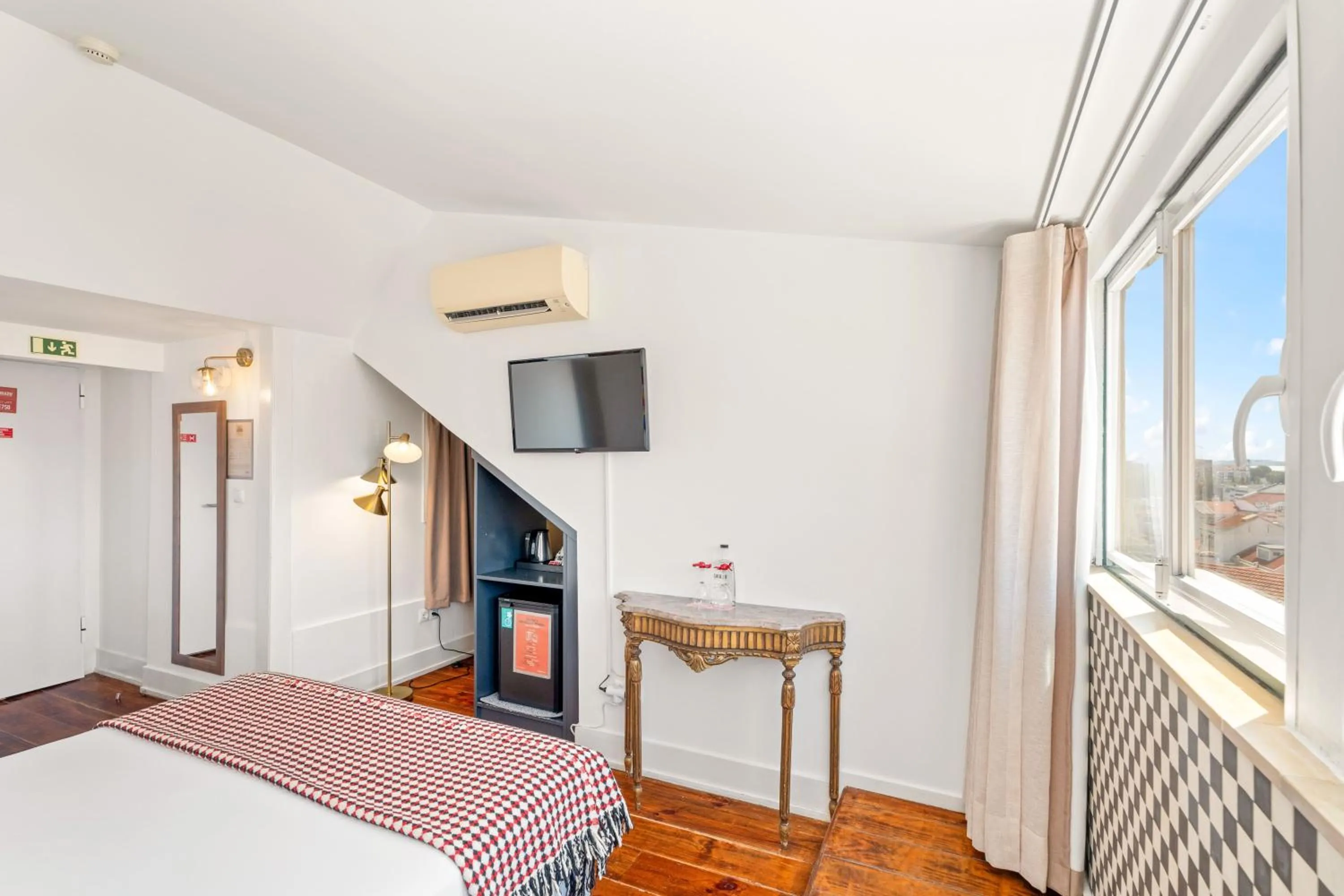 Bedroom, Bed in Casa do Jasmim by Shiadu