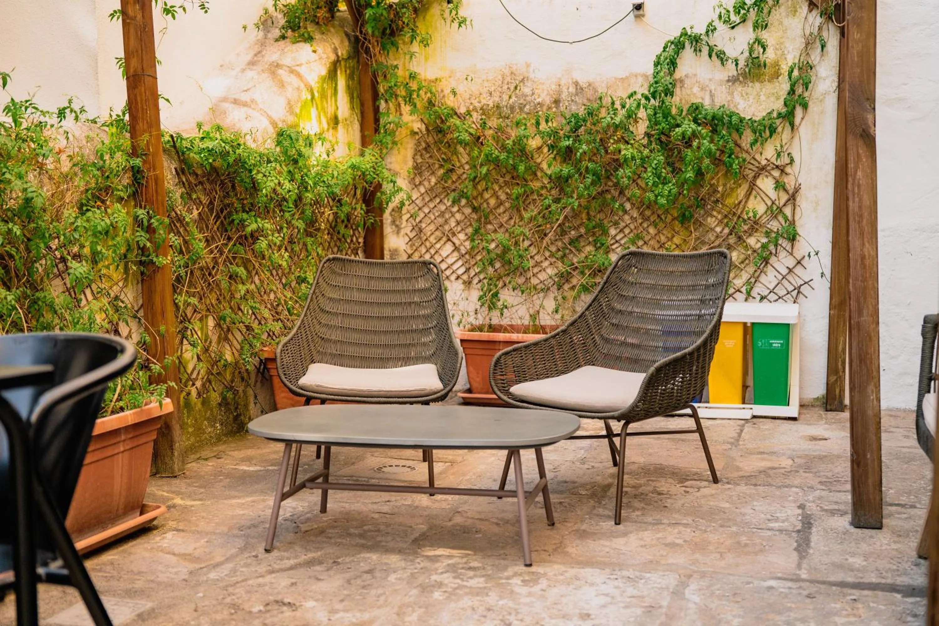 Patio in Casa do Jasmim by Shiadu