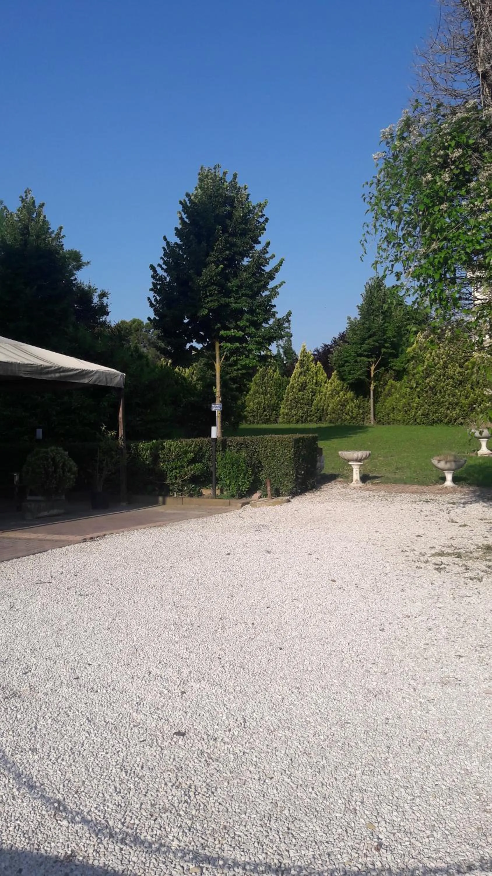 Garden view in Hotel Parigi