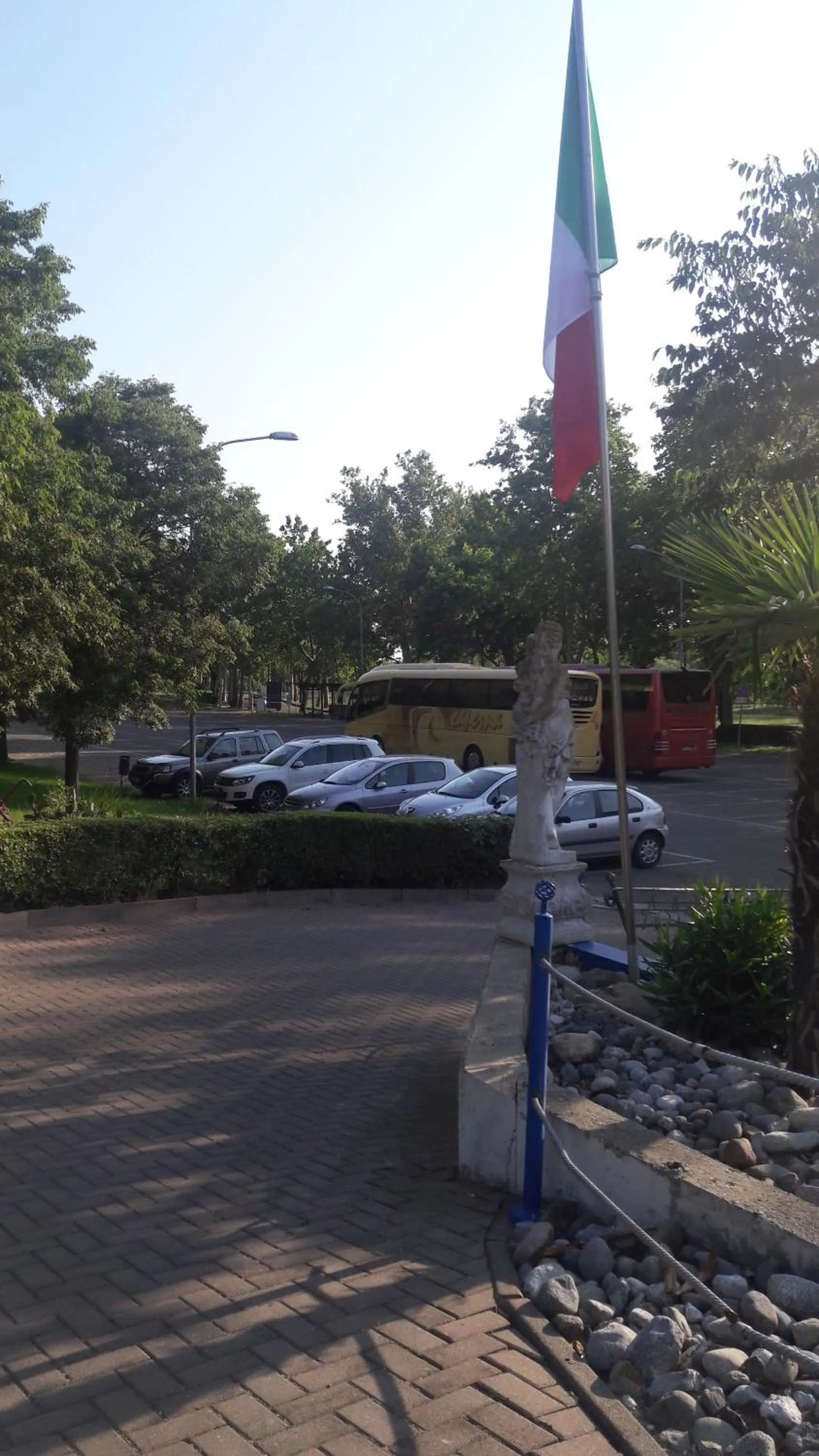 Street view in Hotel Parigi