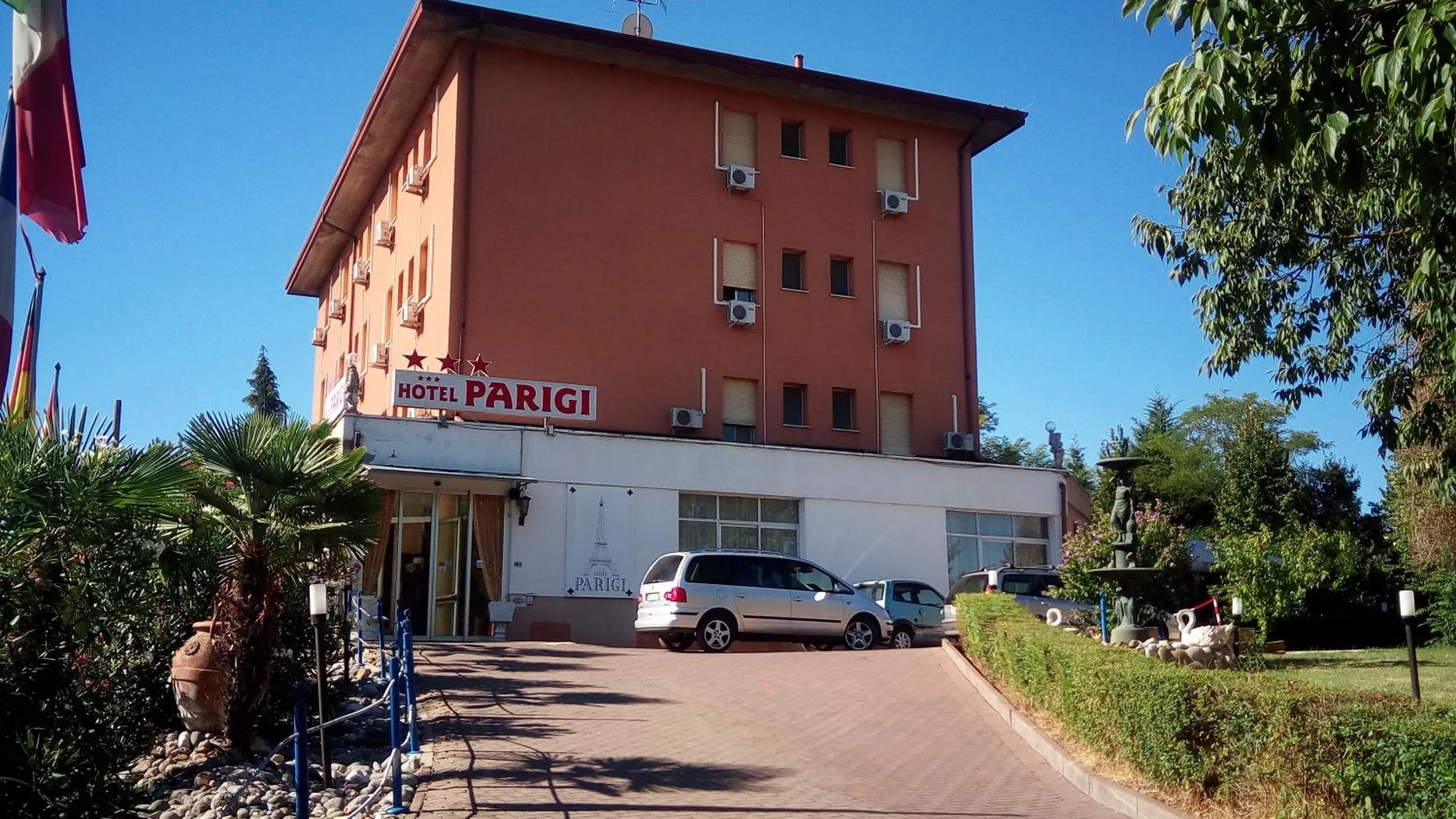 Facade/entrance in Hotel Parigi
