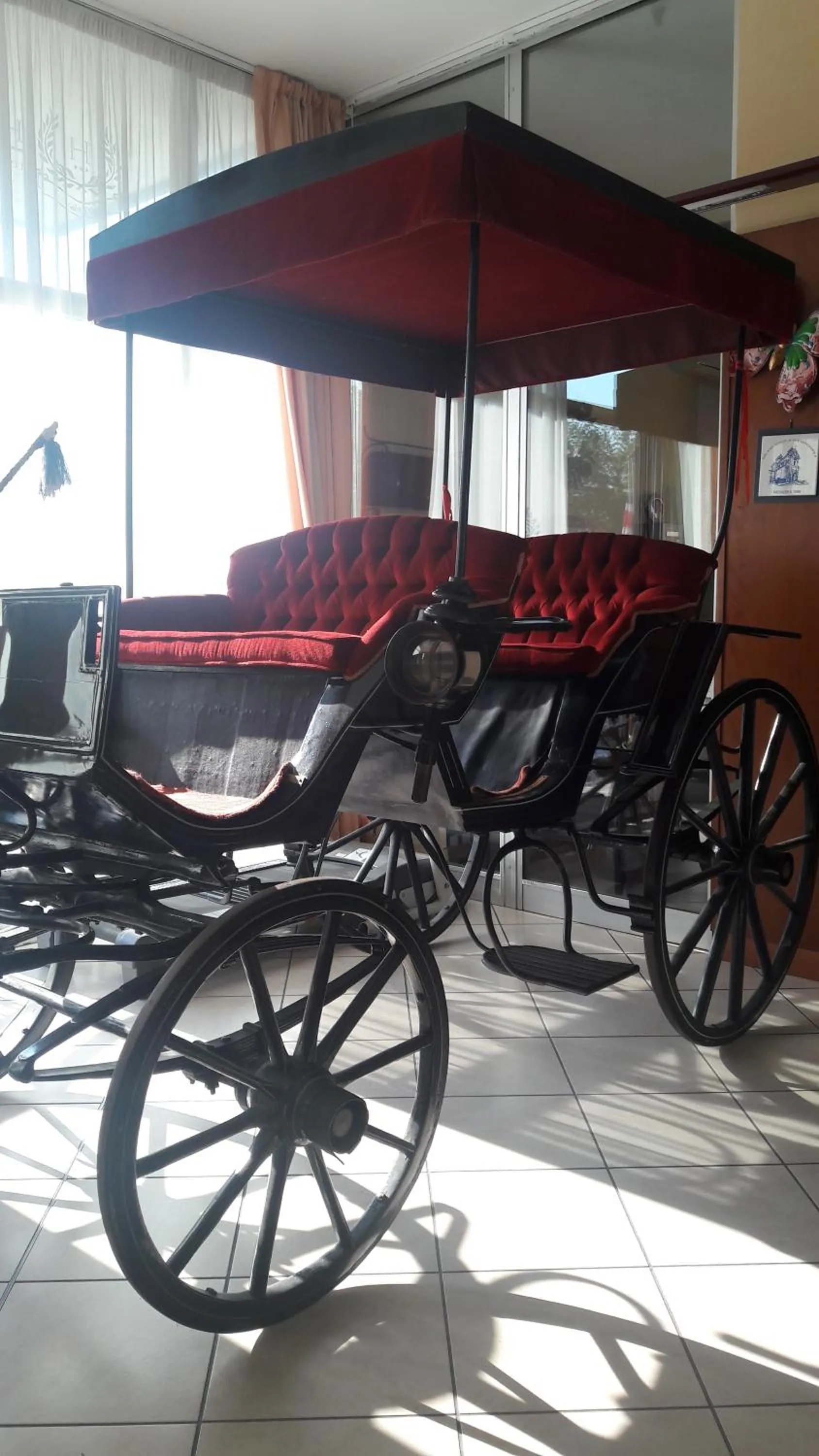 Communal lounge/ TV room in Hotel Parigi