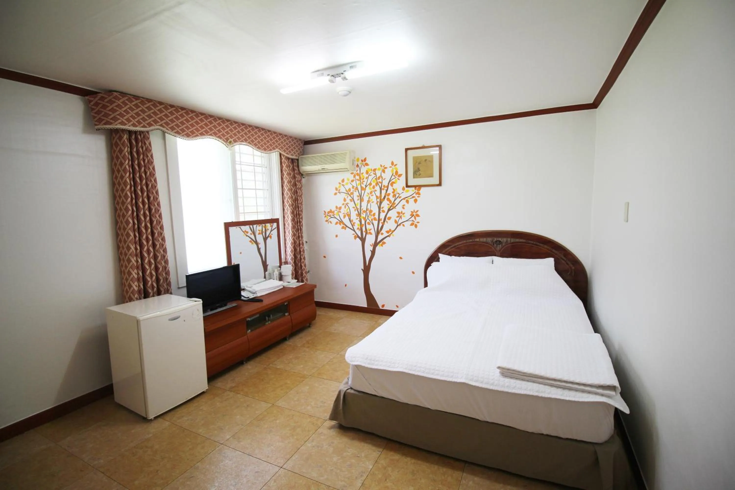 Day, Bed in The Red House