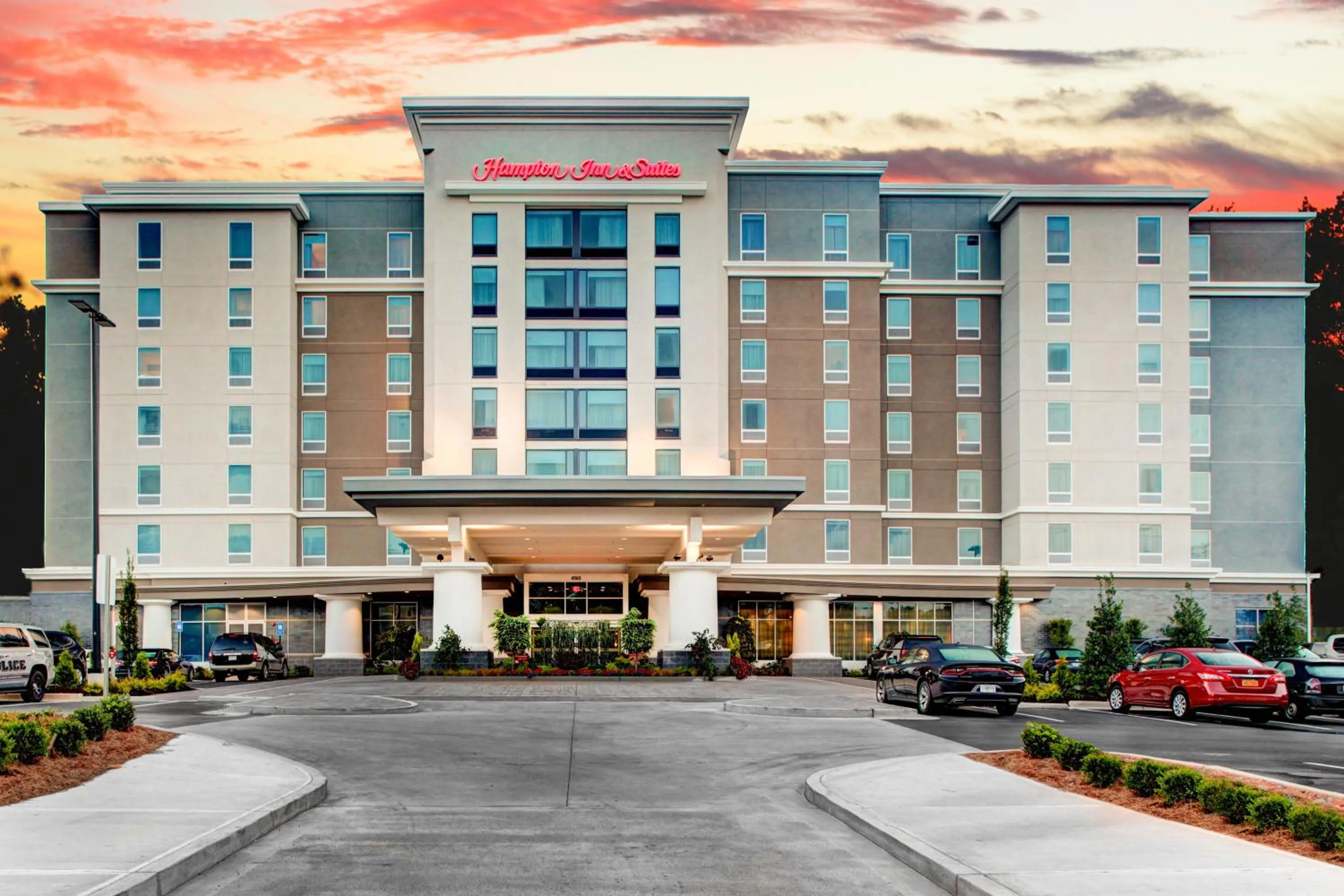 Property building in Hampton Inn & Suites by Hilton Atlanta Perimeter Dunwoody