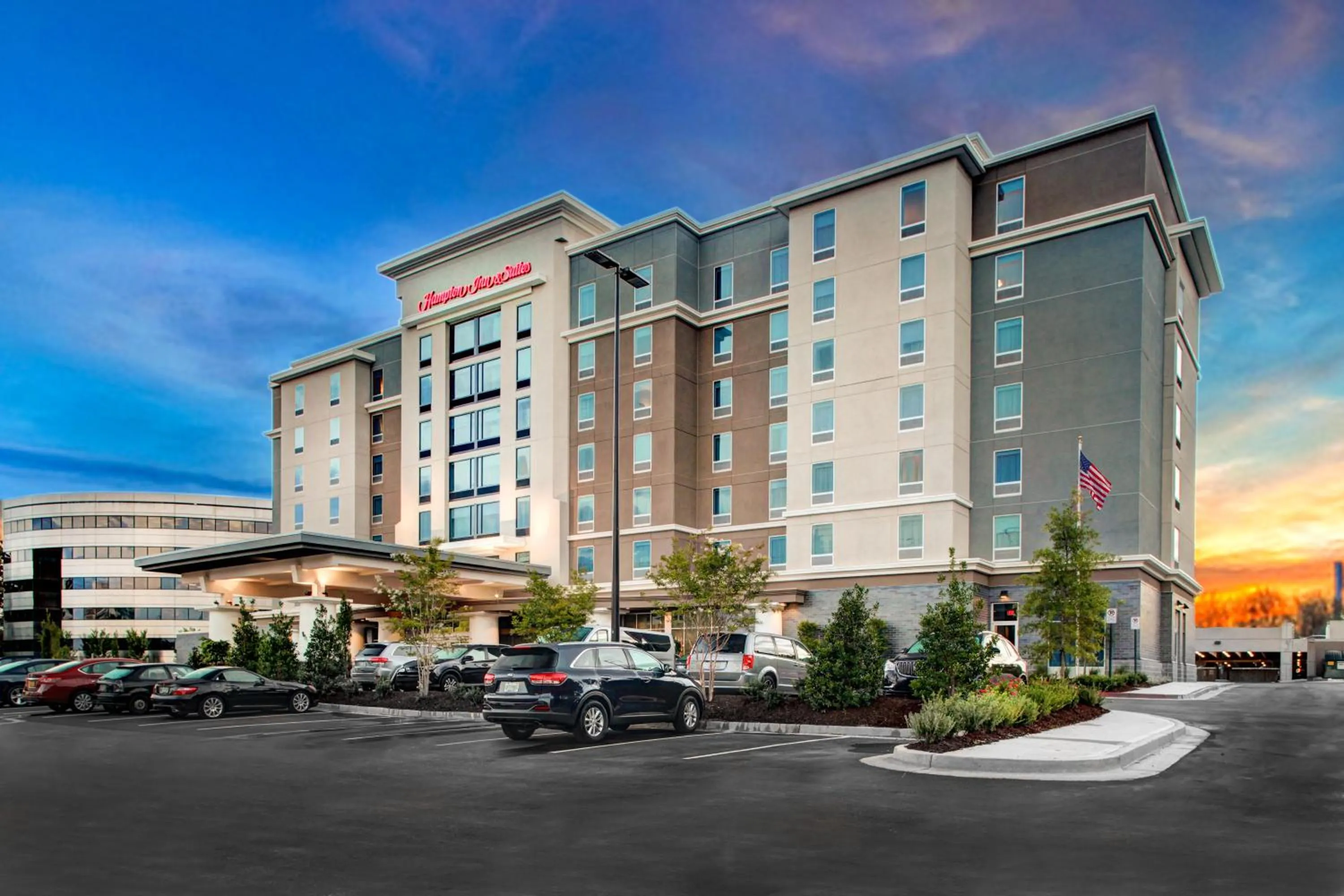 Property building in Hampton Inn & Suites by Hilton Atlanta Perimeter Dunwoody