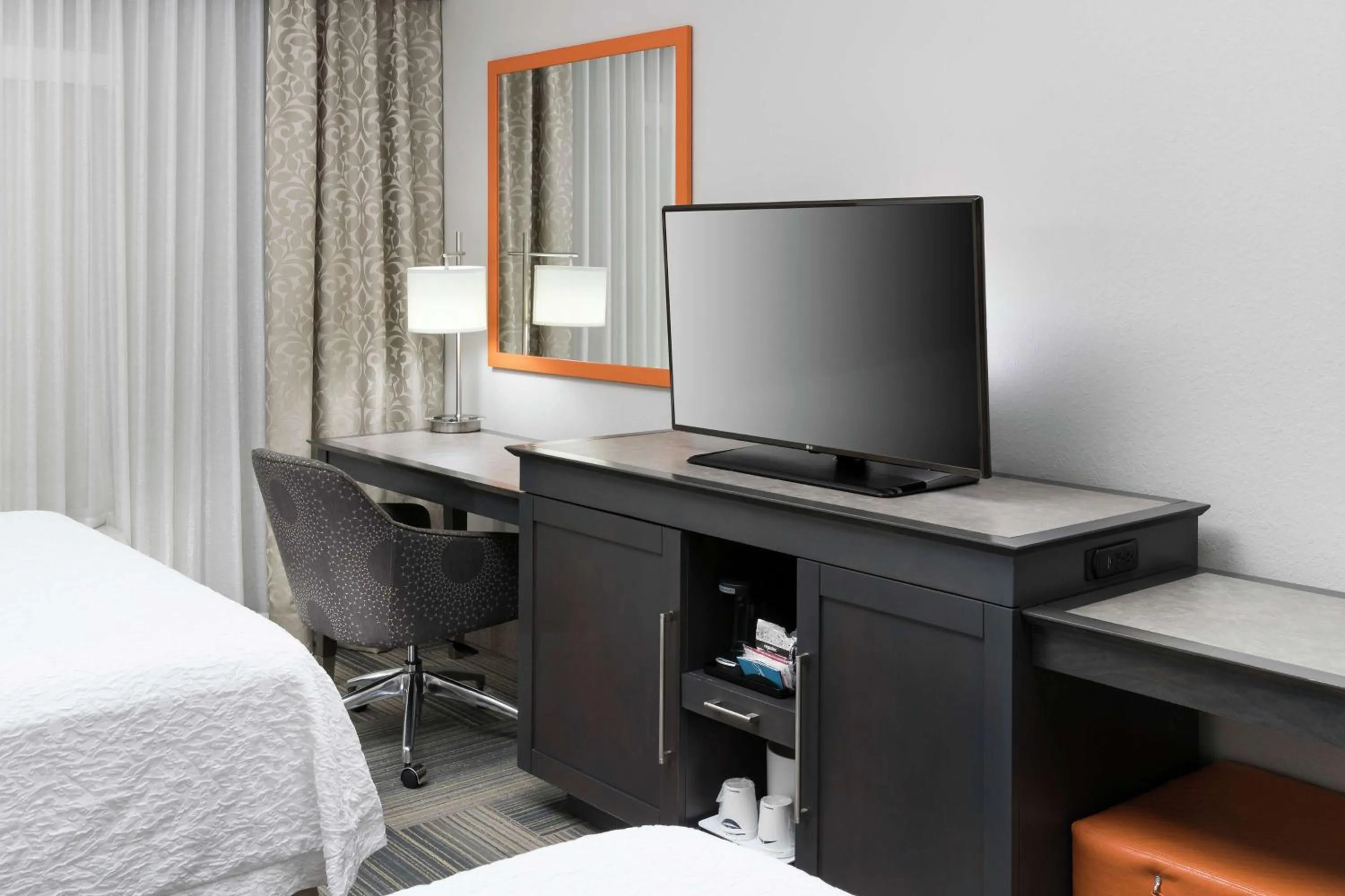 Bedroom, Bed in Hampton Inn & Suites by Hilton Atlanta Perimeter Dunwoody