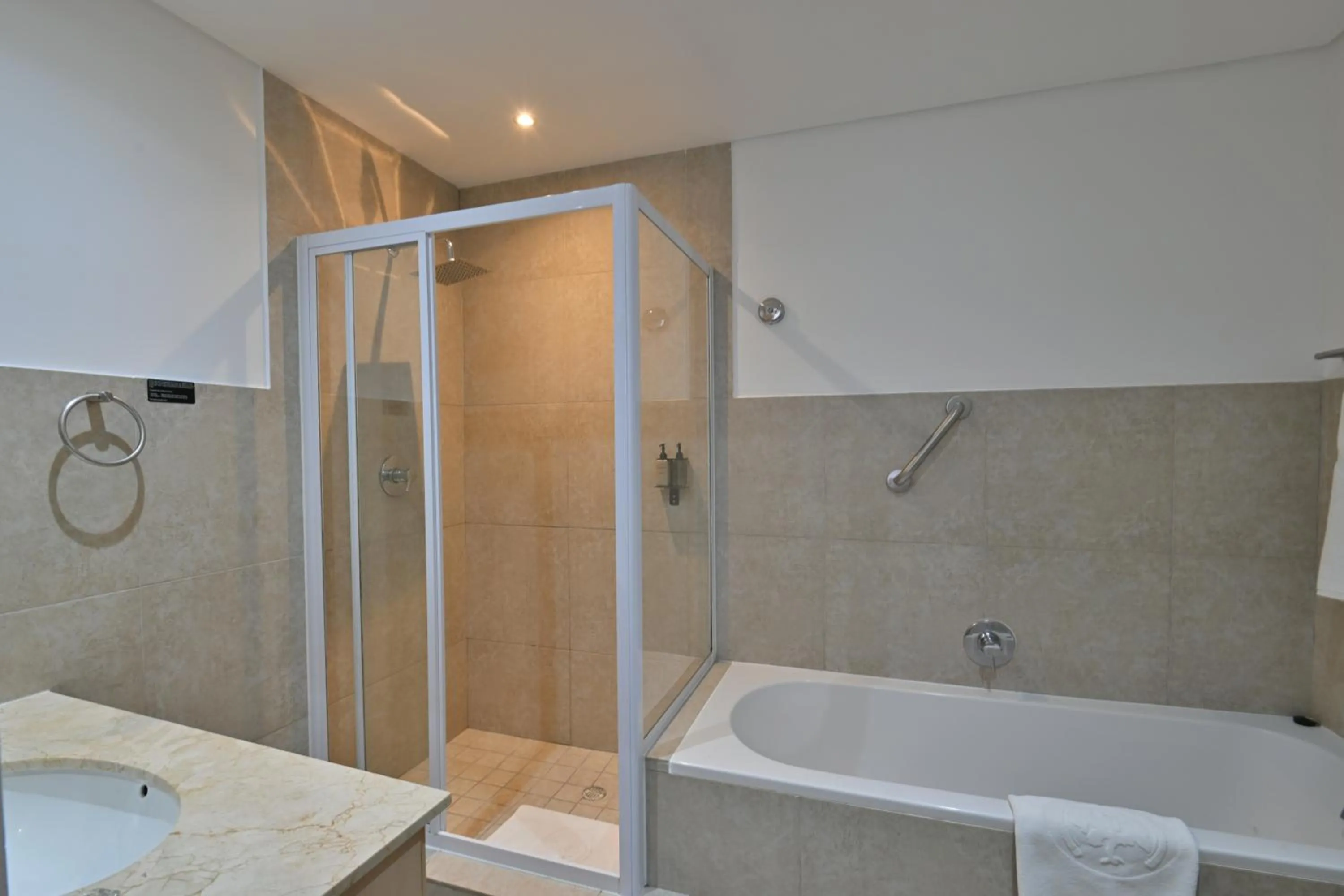 Shower in Fountains Hotel