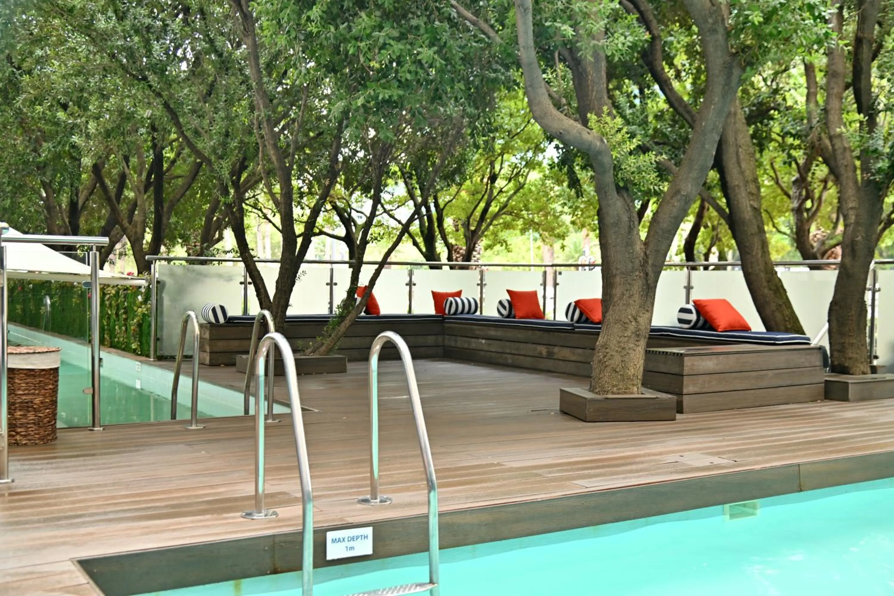 Swimming pool in Fountains Hotel