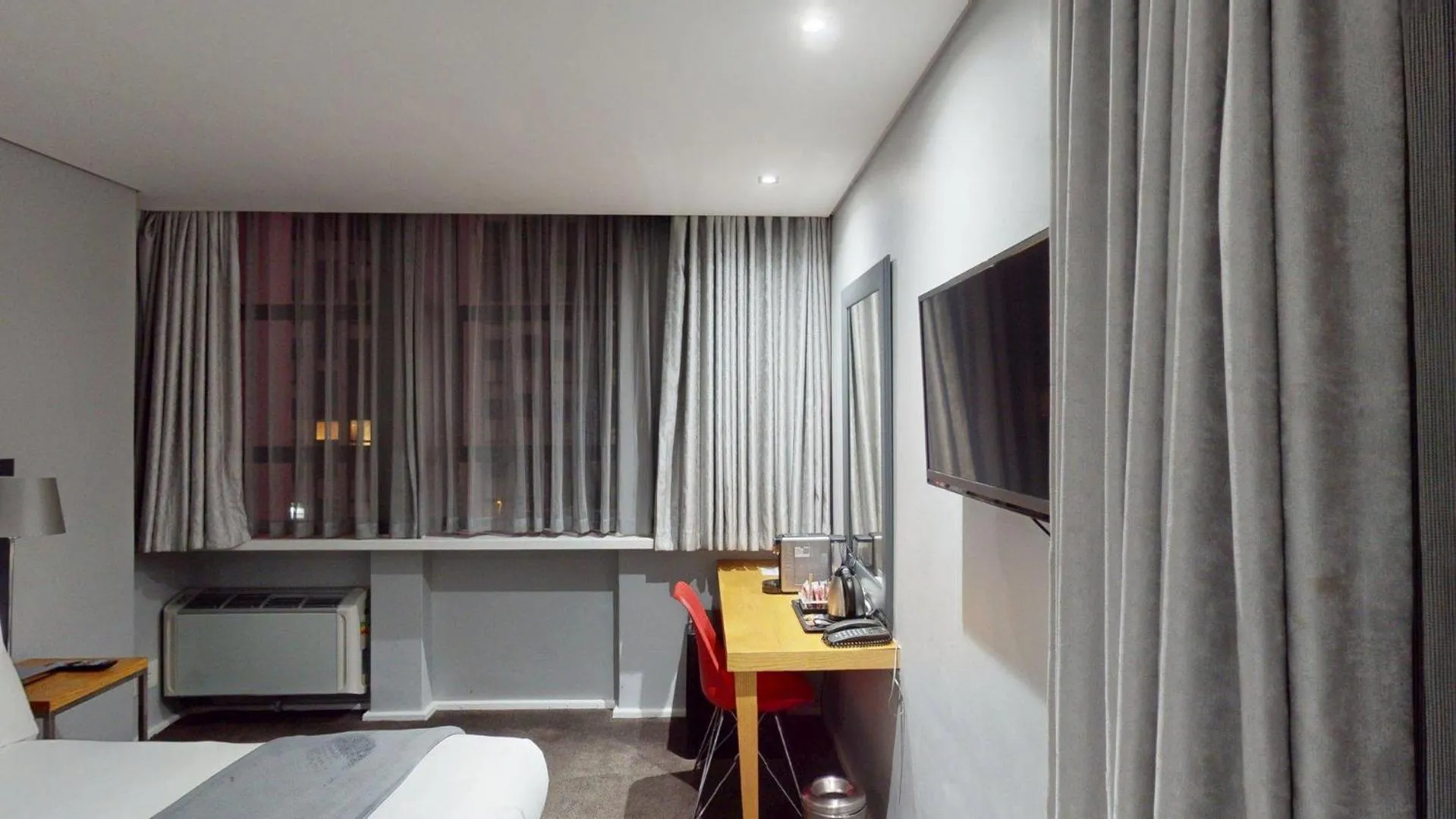 hair dresser, Bed in Fountains Hotel