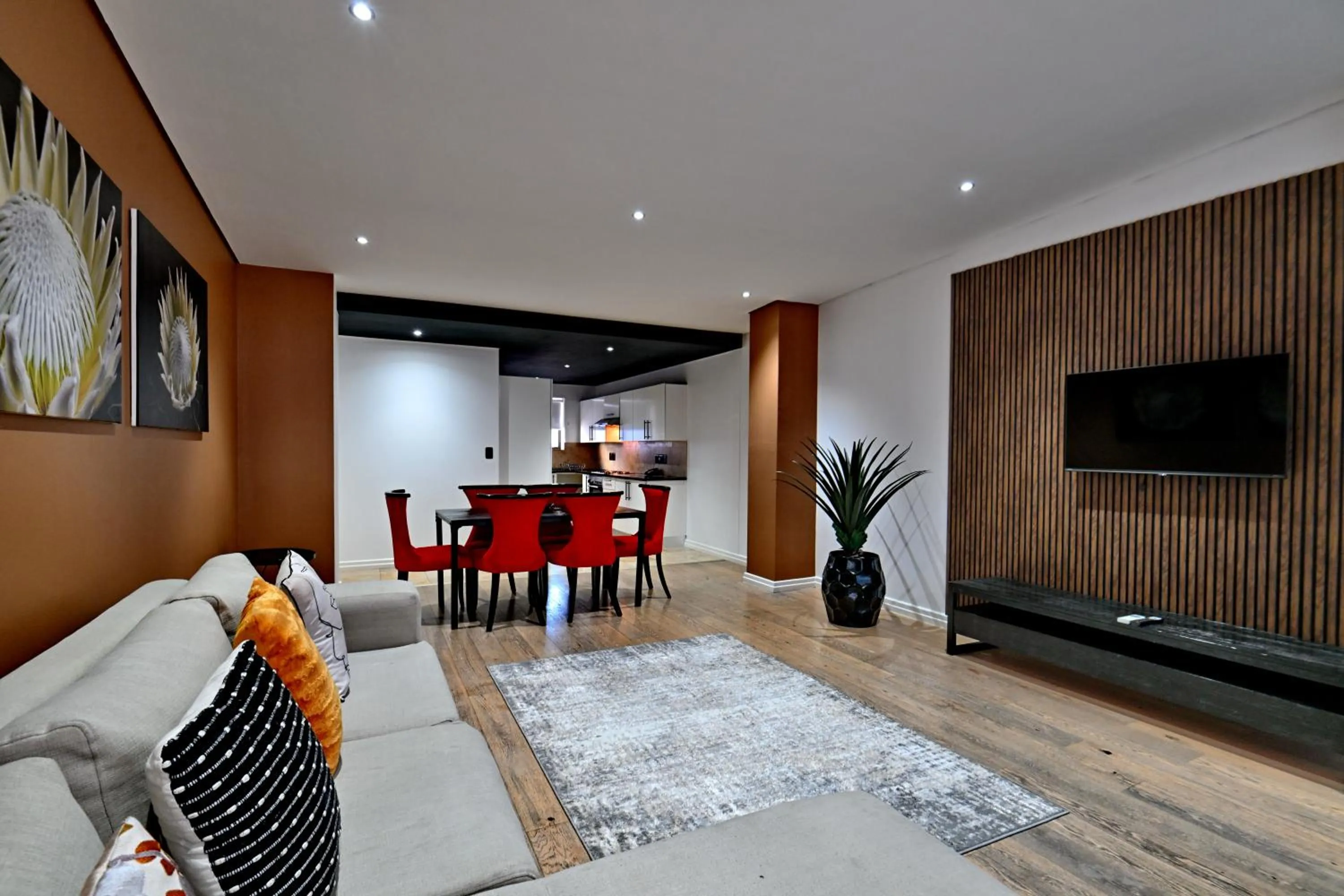 Communal lounge/ TV room in Fountains Hotel