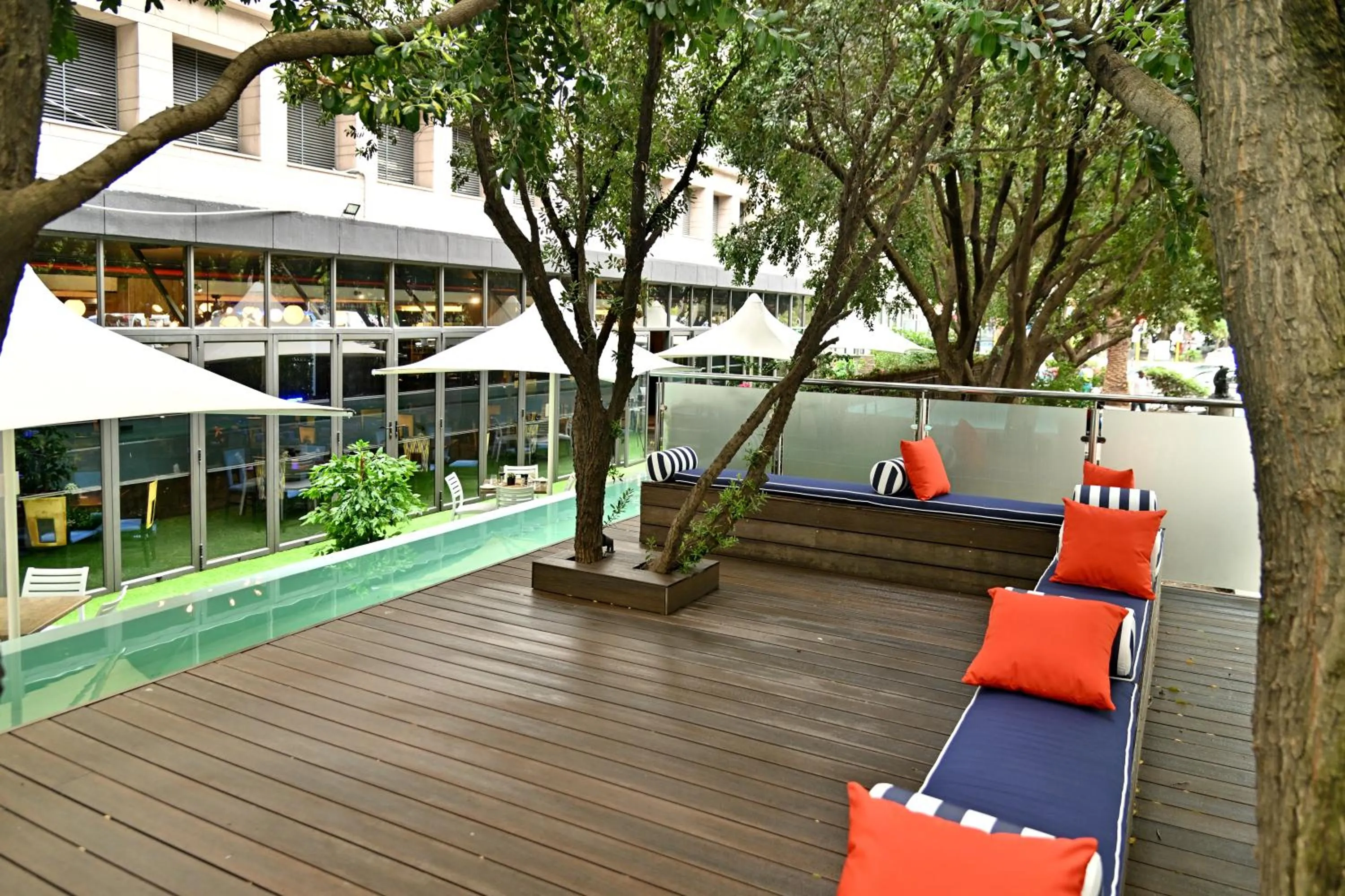 Swimming pool in Fountains Hotel