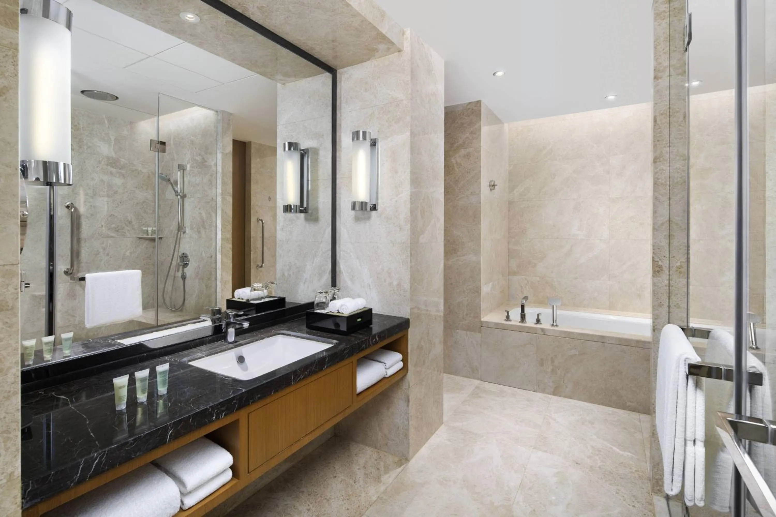 Bathroom in Courtyard by Marriott Zhengzhou East