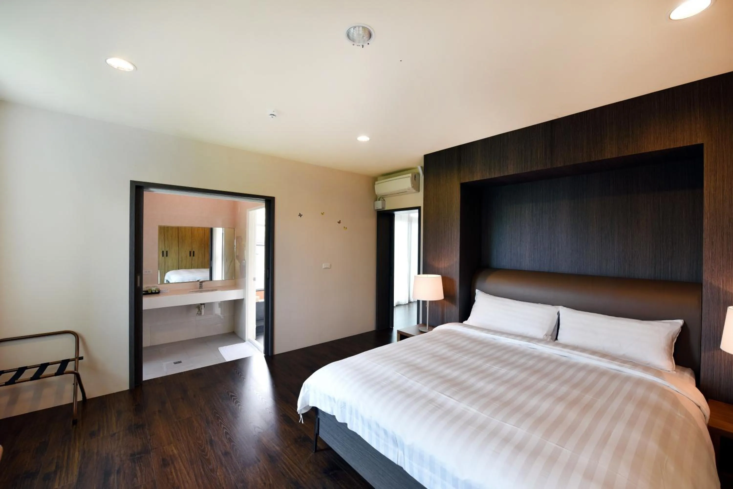 Bedroom, Bed in Sun Moon Lake Bamboo Rock Garden