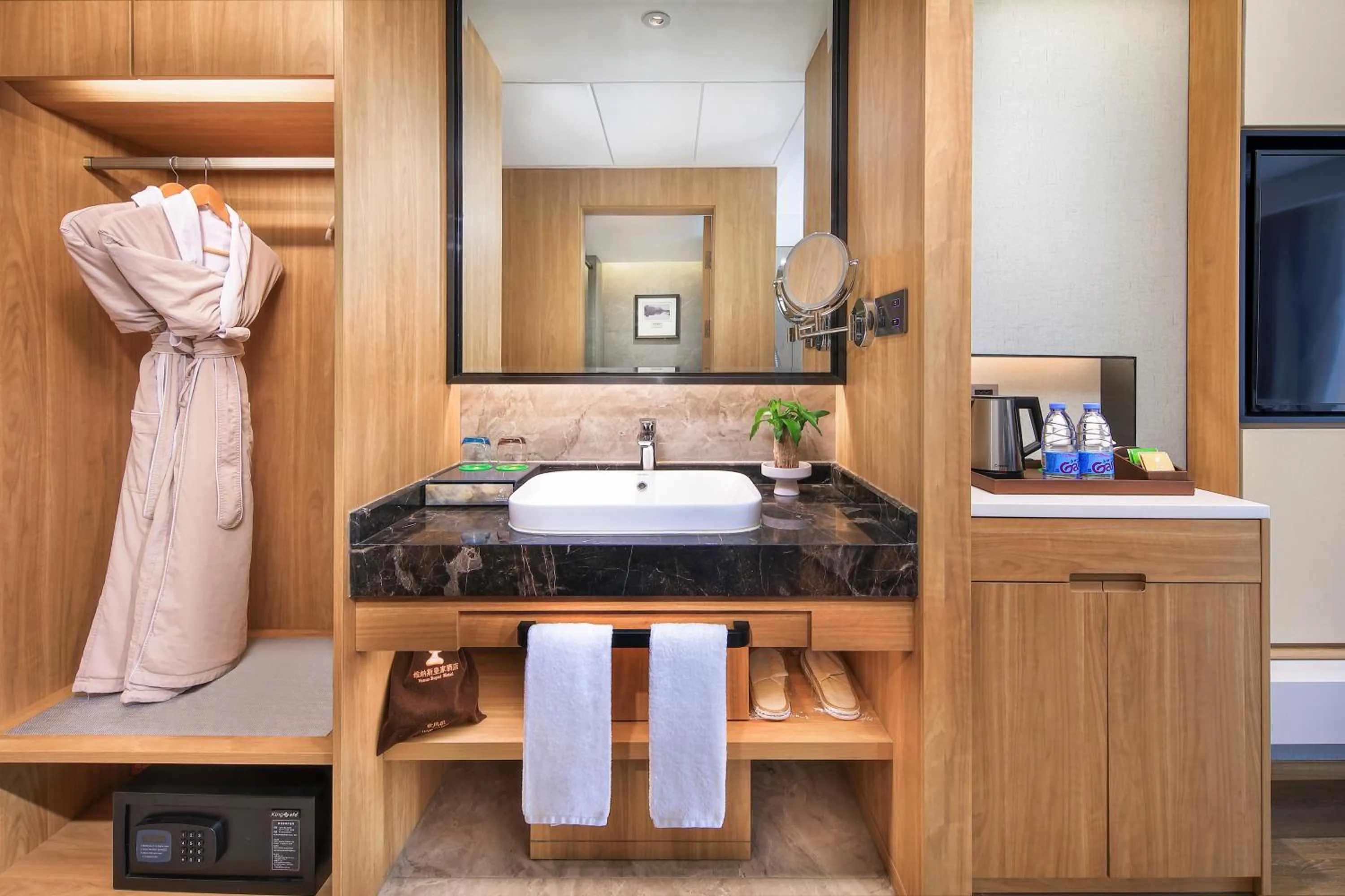 Bathroom in Venus Royal Hotel Guilin Elephant Trunk Hill Two Rivers and Four Lakes Branch