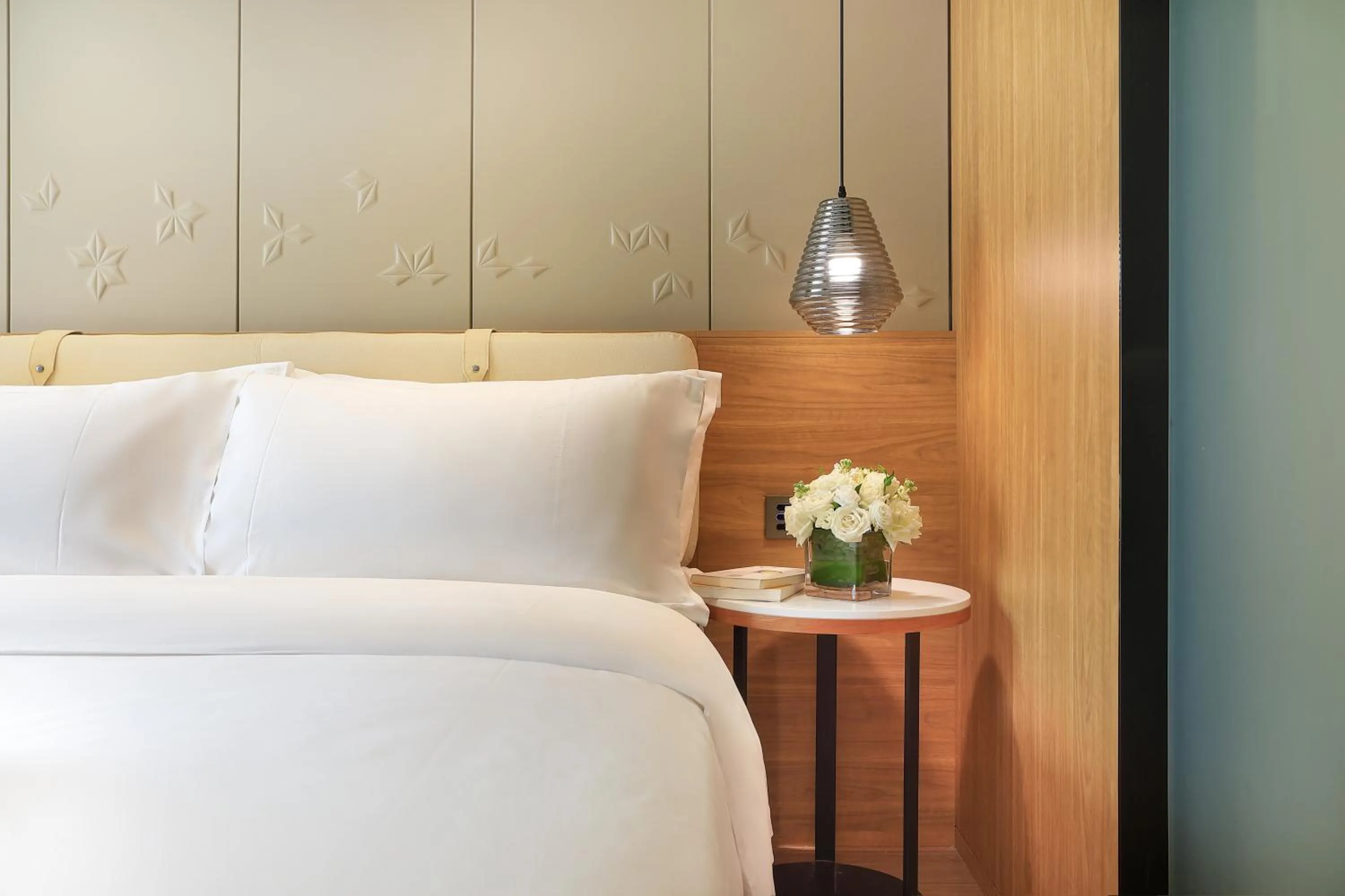 Bed in Venus Royal Hotel Guilin Elephant Trunk Hill Two Rivers and Four Lakes Branch