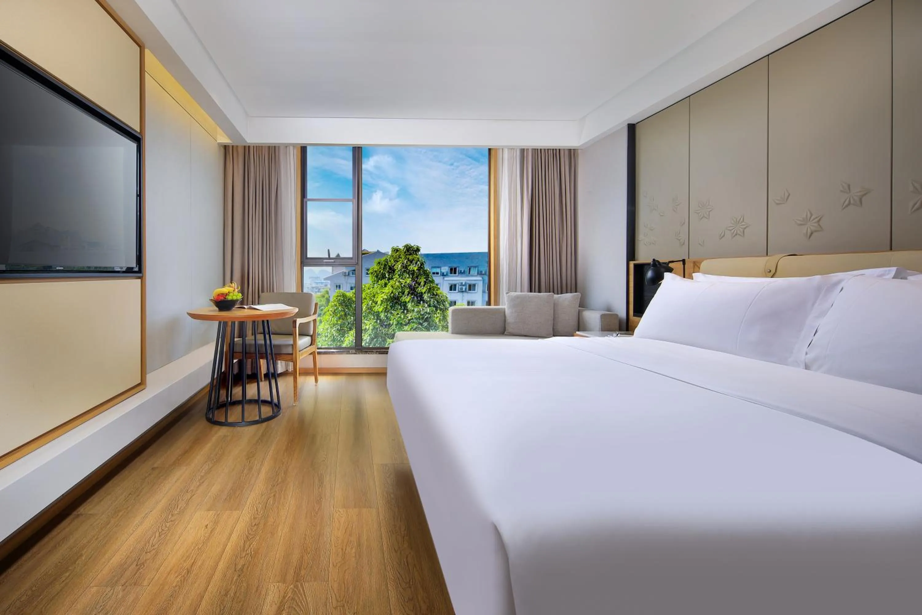 Street view, Bed in Venus Royal Hotel Guilin Elephant Trunk Hill Two Rivers and Four Lakes Branch