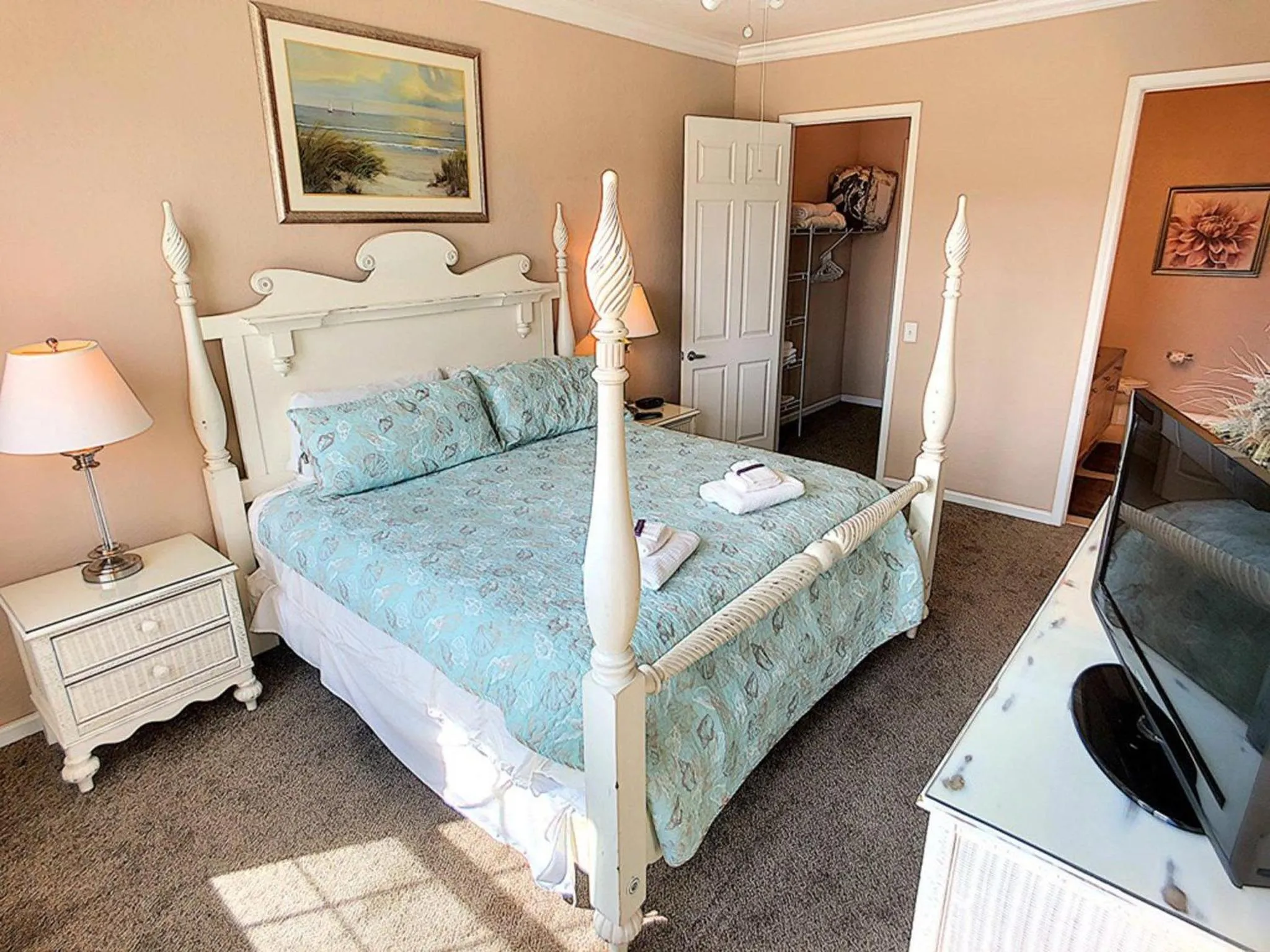 Bed in Pool Side Tree House