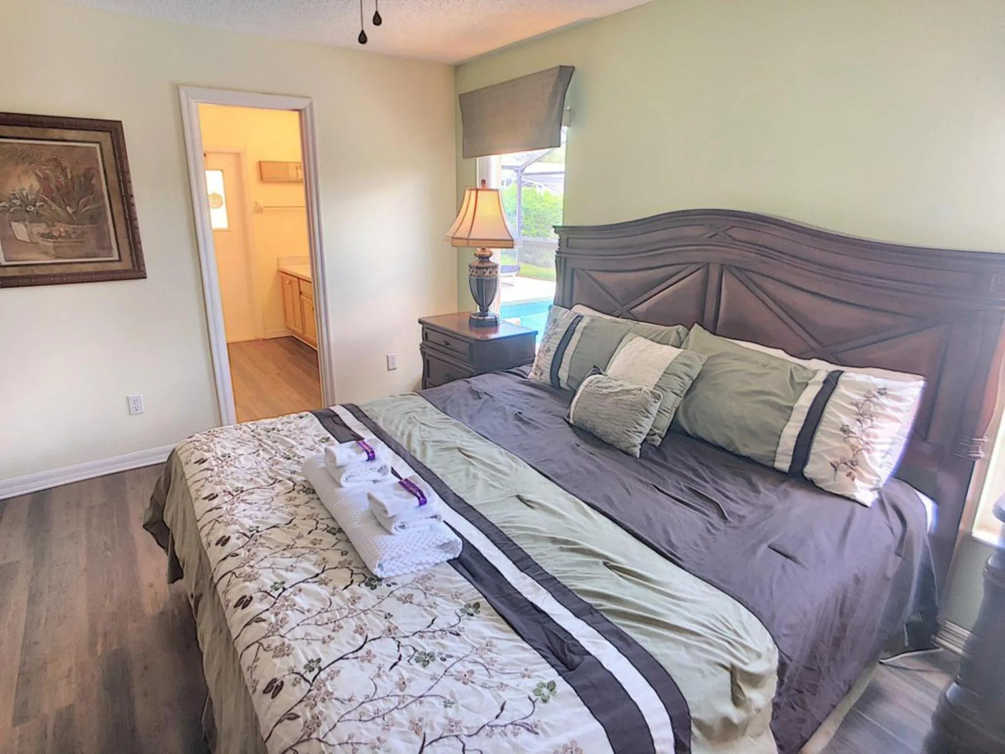 Bed in Rocco's Retreat