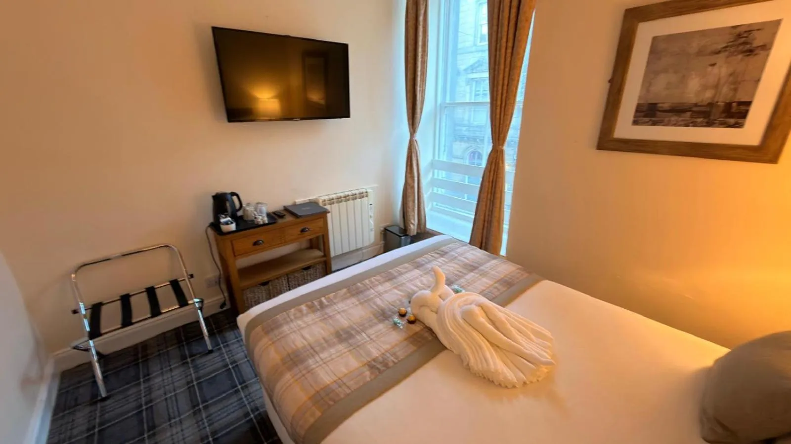 Bed in The Waverley Guest House